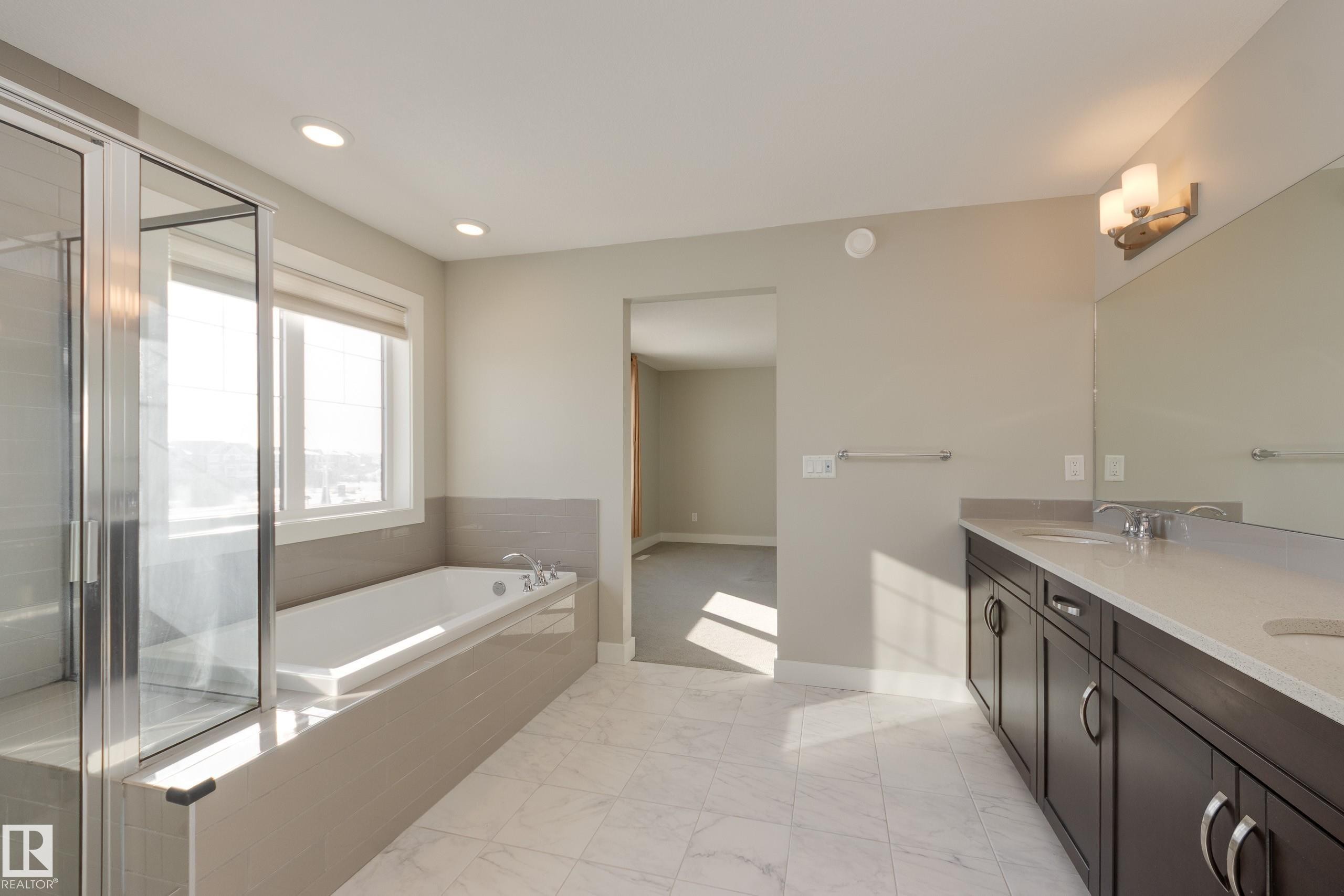 7473 Colonel Mewburn Road Nw, Edmonton, AB - Indoor Photo Showing Bathroom