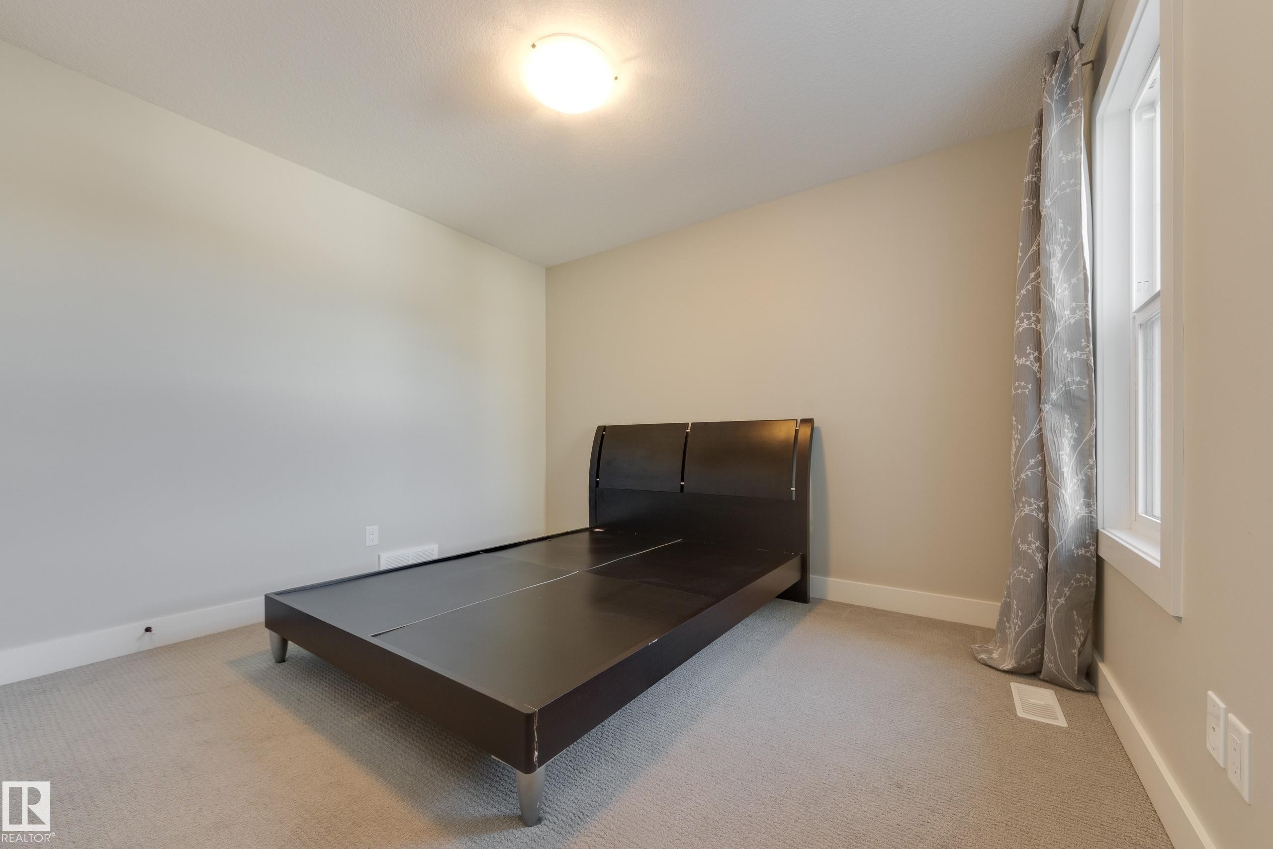 7473 Colonel Mewburn Road Nw, Edmonton, AB - Indoor Photo Showing Other Room