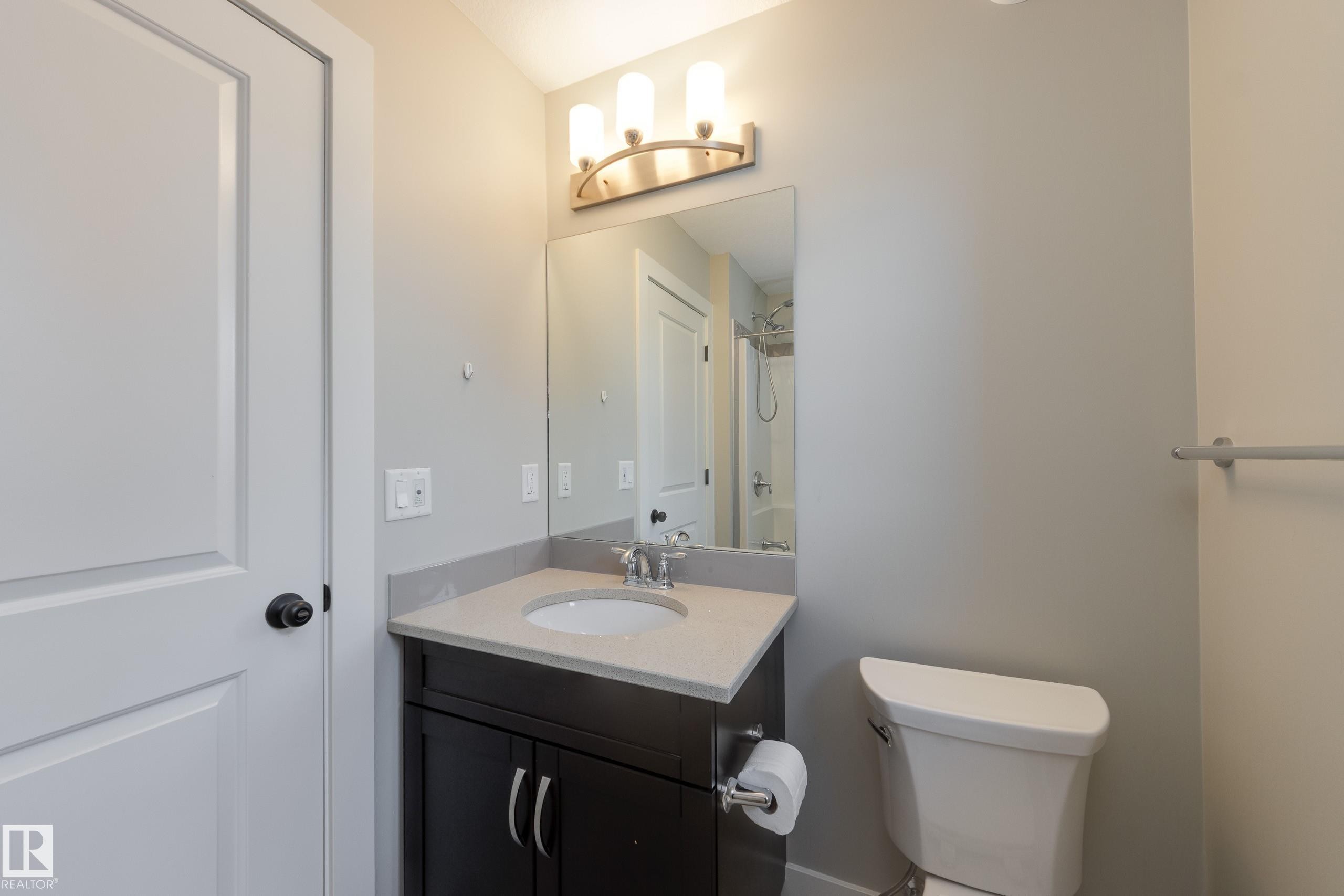 7473 Colonel Mewburn Road Nw, Edmonton, AB - Indoor Photo Showing Bathroom