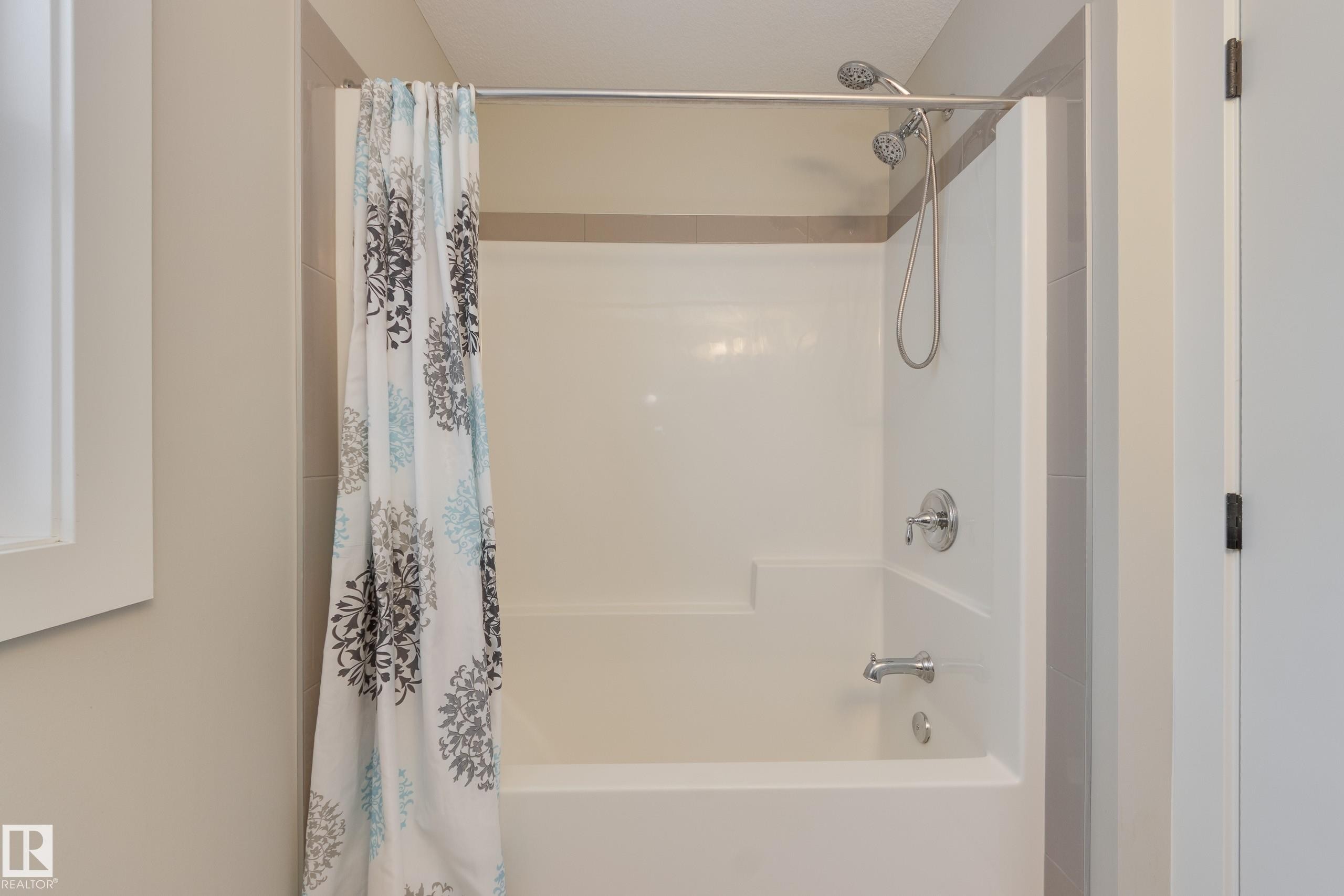 7473 Colonel Mewburn Road Nw, Edmonton, AB - Indoor Photo Showing Bathroom