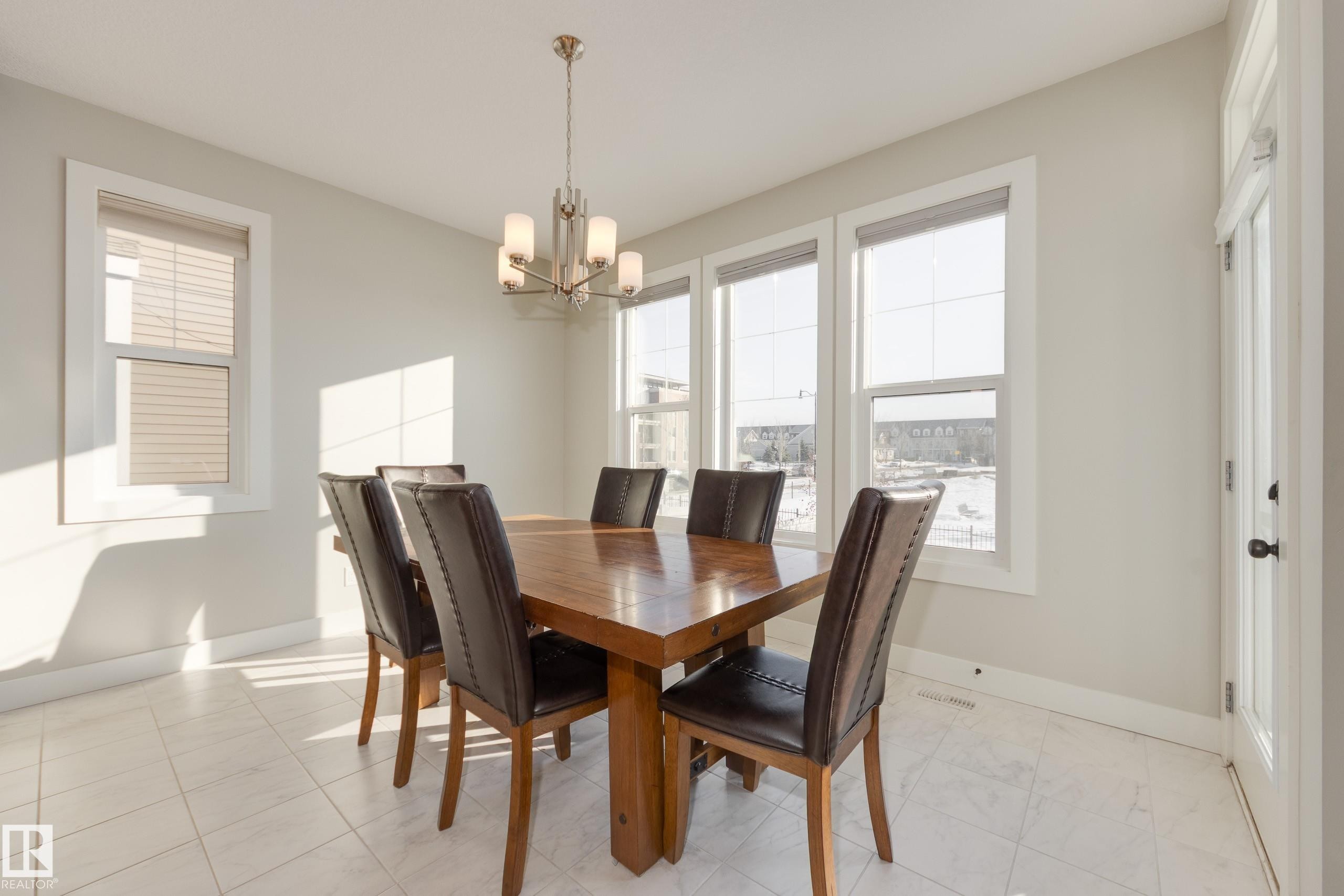 7473 Colonel Mewburn Road Nw, Edmonton, AB - Indoor Photo Showing Dining Room
