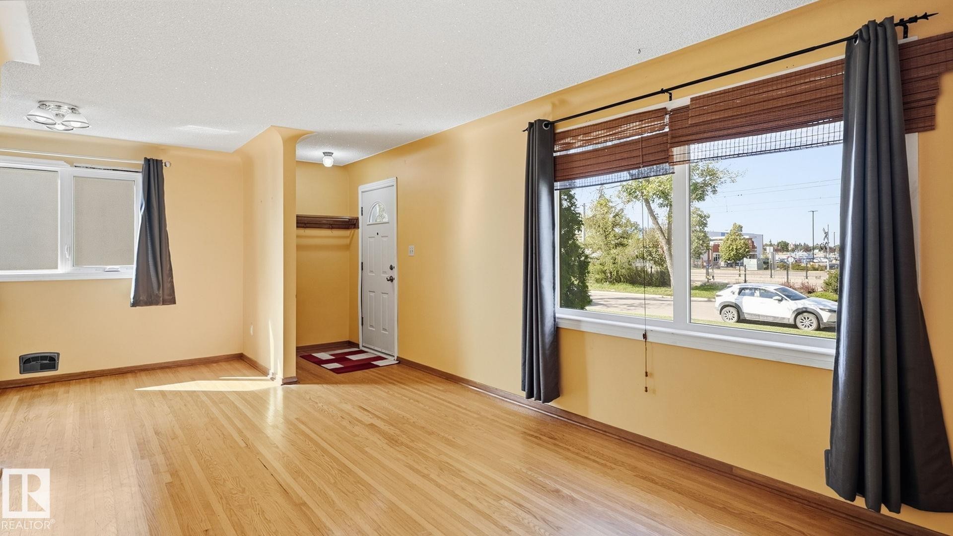 11415 106 Street Nw, Edmonton, AB - Indoor Photo Showing Other Room