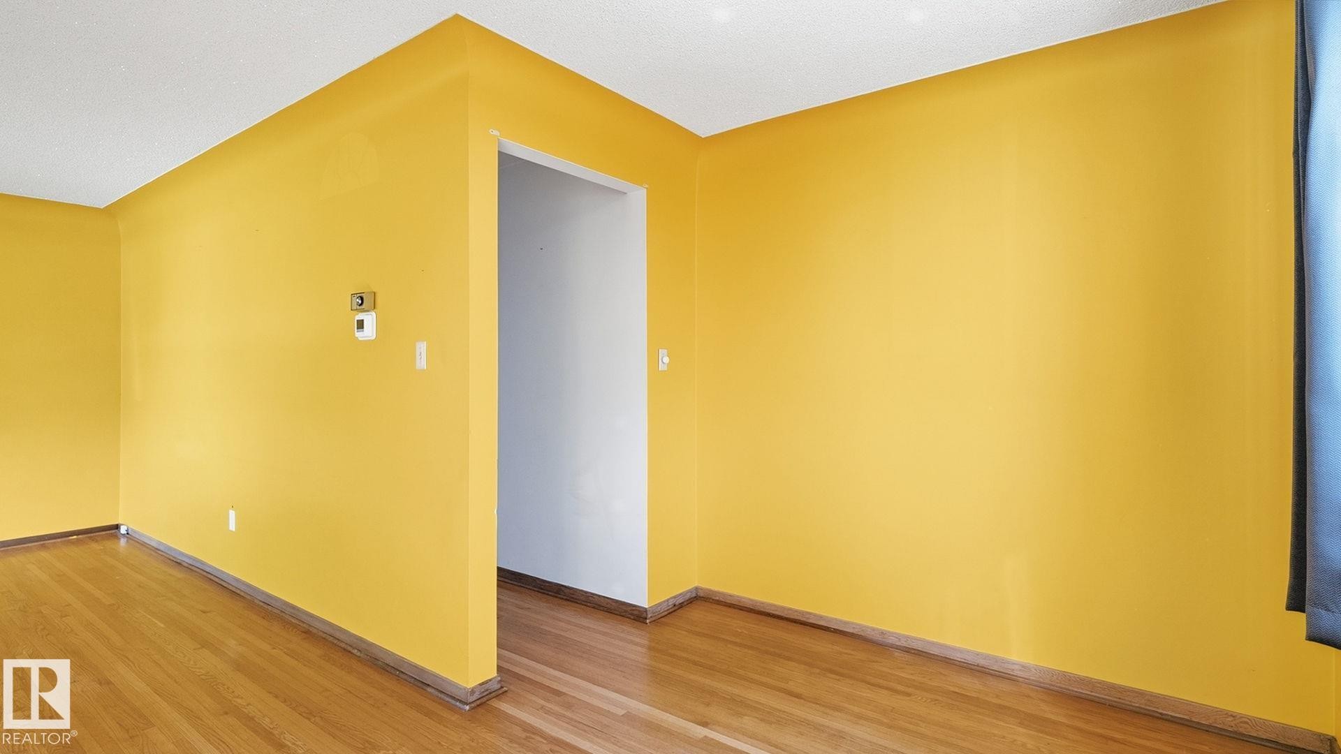 11415 106 Street Nw, Edmonton, AB - Indoor Photo Showing Other Room