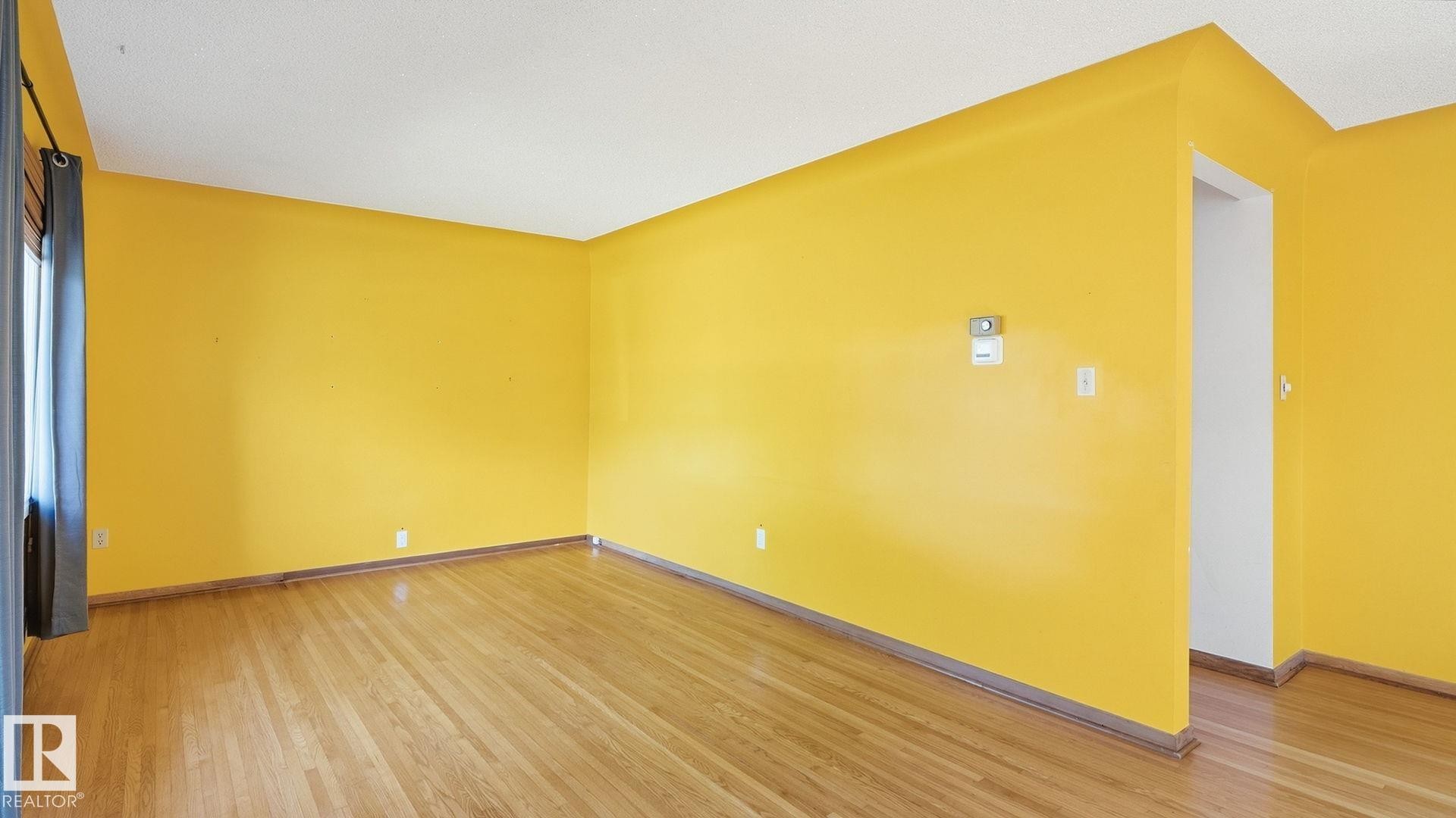 11415 106 Street Nw, Edmonton, AB - Indoor Photo Showing Other Room