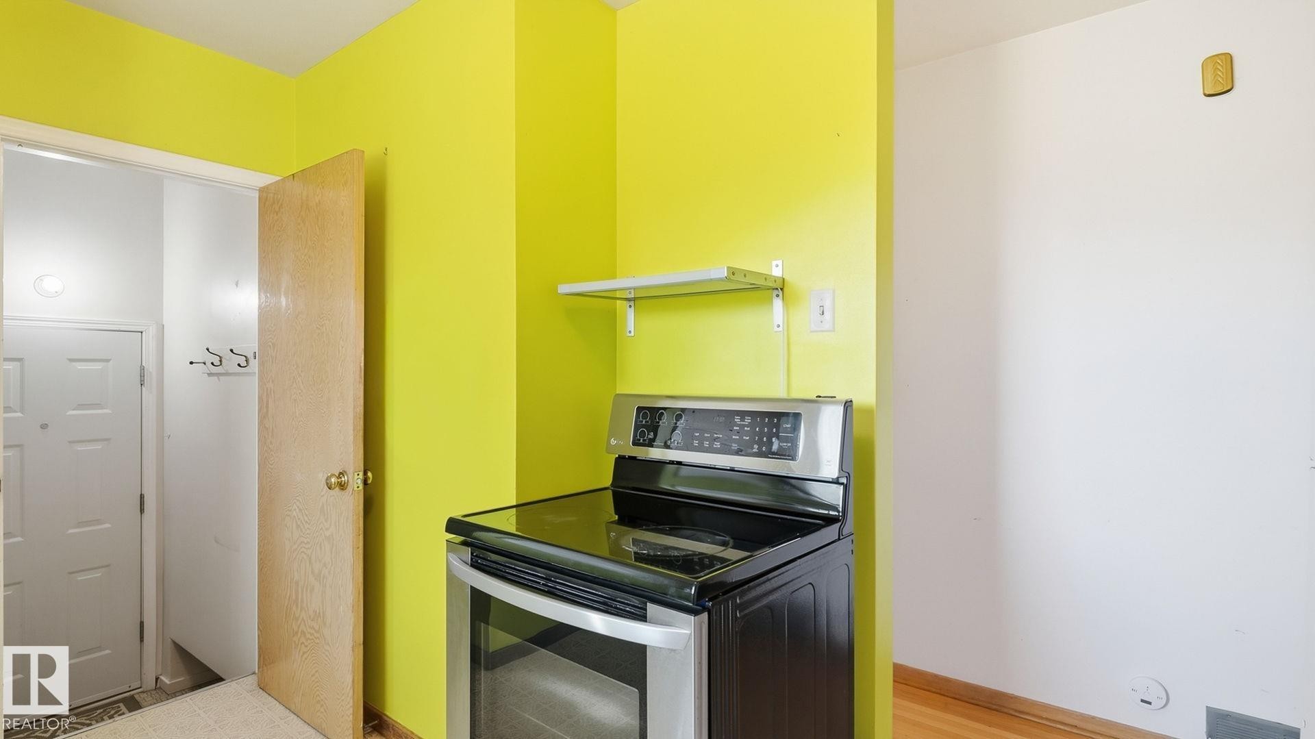 11415 106 Street Nw, Edmonton, AB - Indoor Photo Showing Other Room