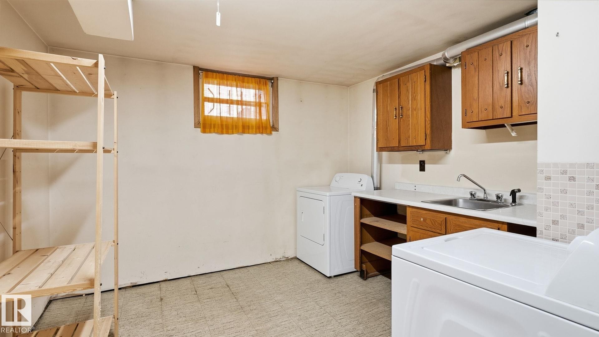 11415 106 Street Nw, Edmonton, AB - Indoor Photo Showing Laundry Room