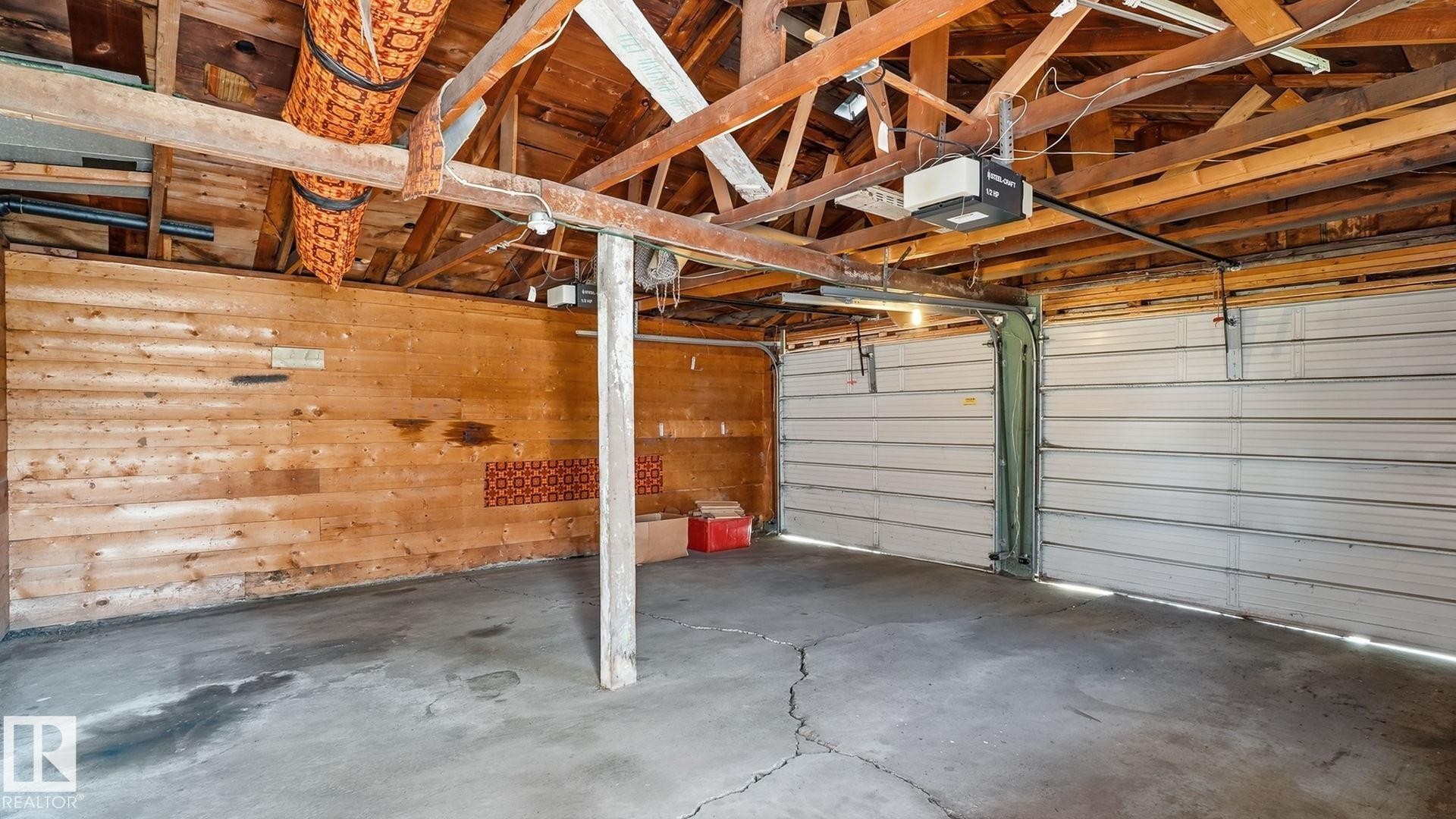 11415 106 Street Nw, Edmonton, AB - Indoor Photo Showing Garage
