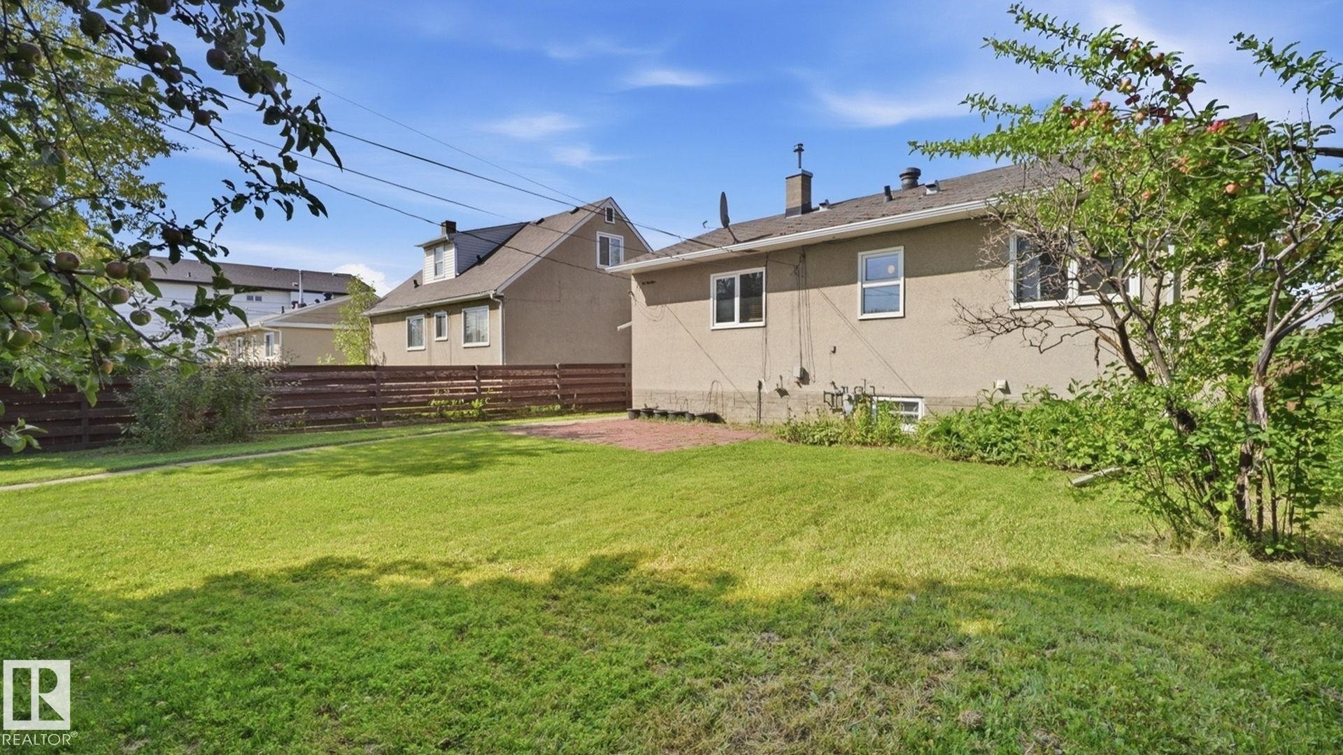 11415 106 Street Nw, Edmonton, AB - Outdoor