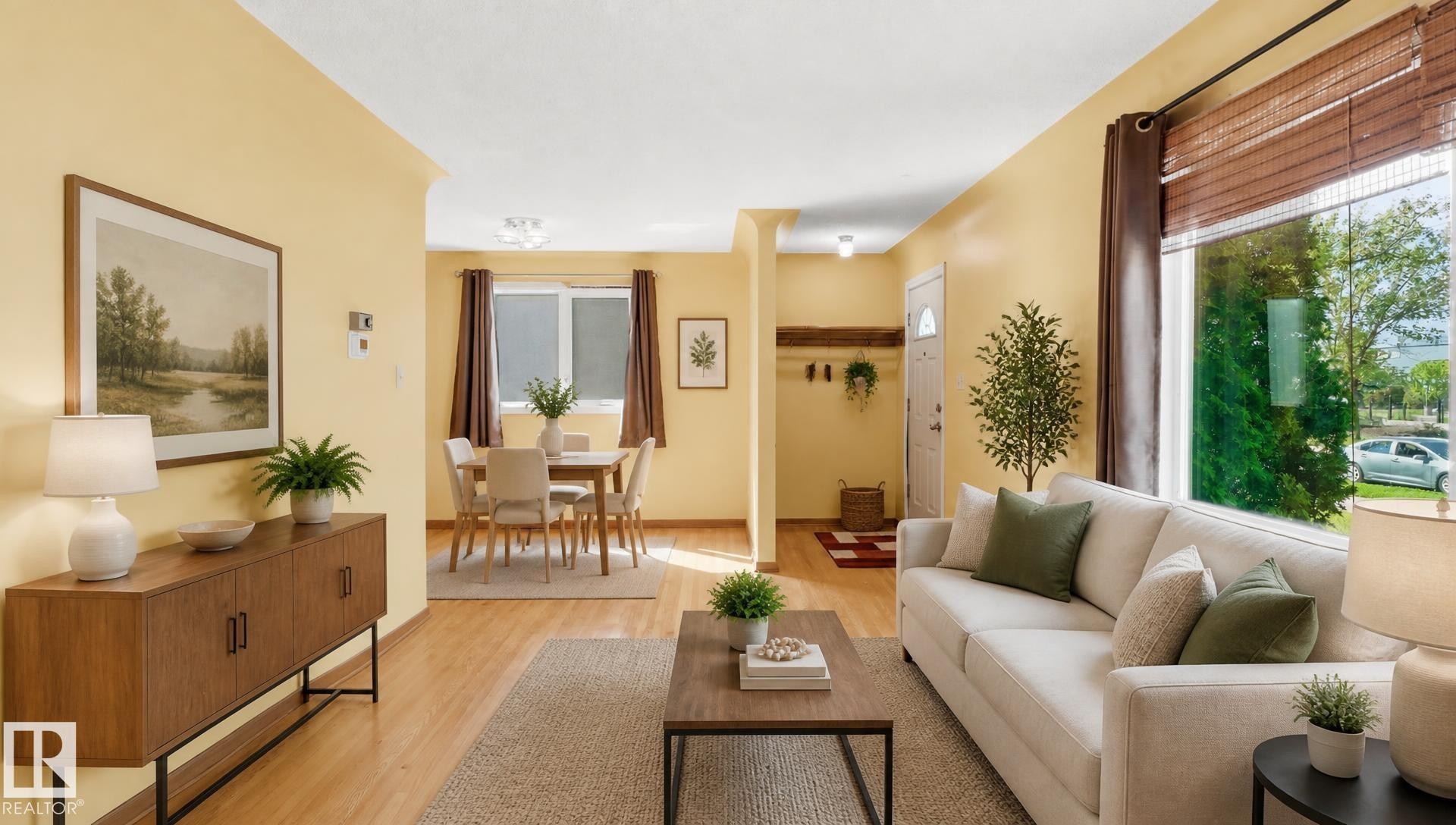 11415 106 Street Nw, Edmonton, AB - Indoor Photo Showing Living Room