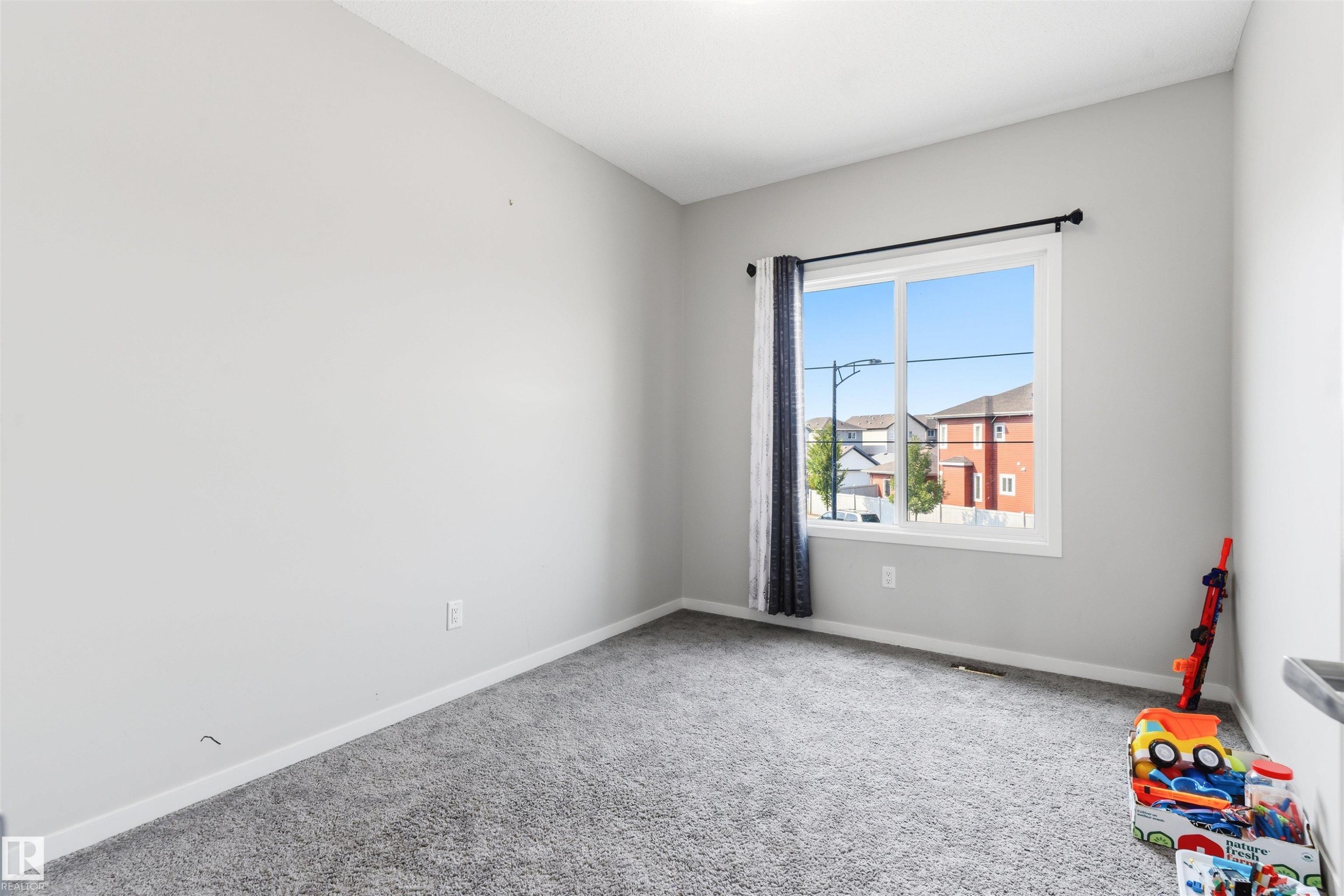 Neutral-toned walls complement the gray carpeting - 1103 26 Avenue Nw, Edmonton, AB