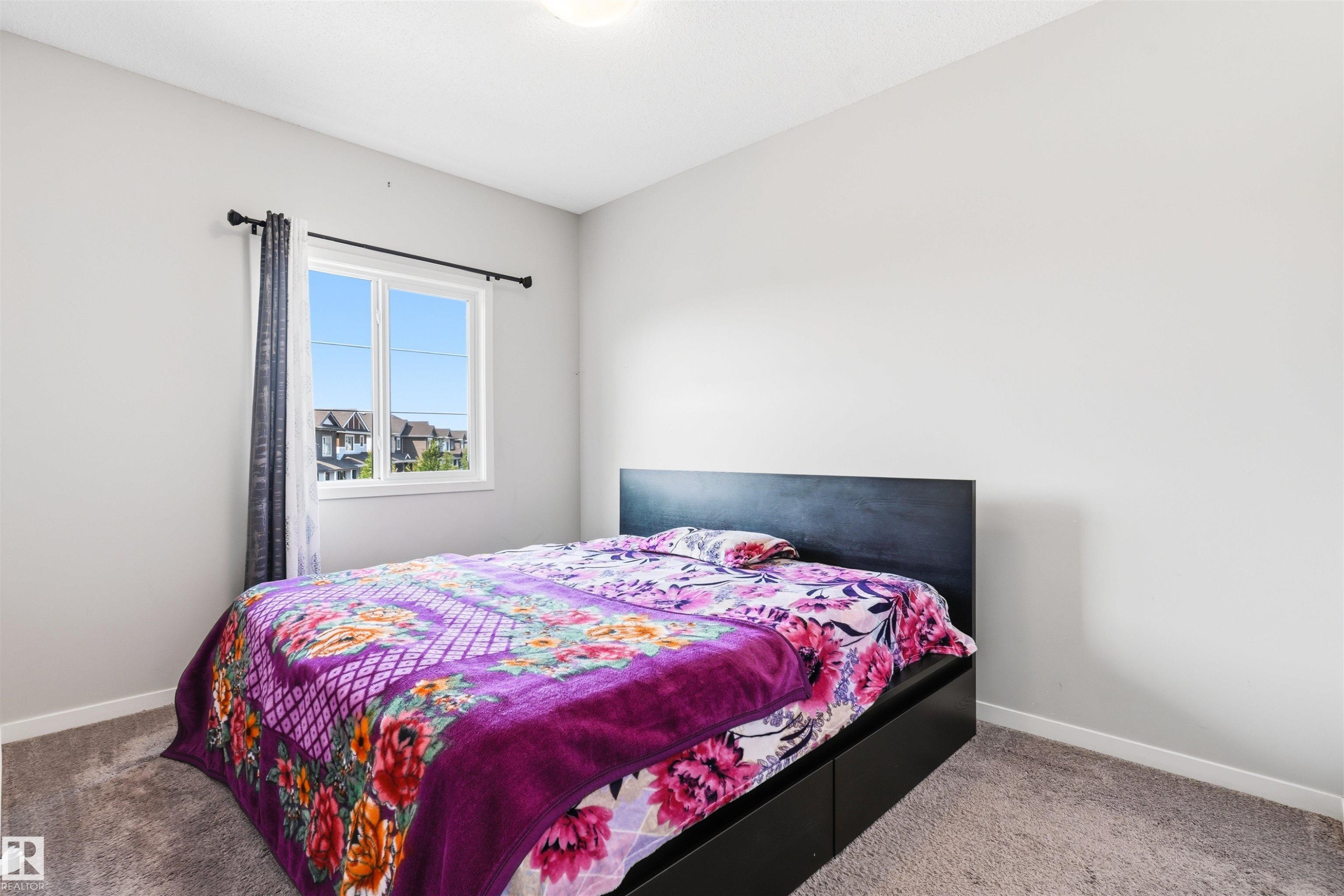 Carpeted flooring, single pane window, and white walls - 1103 26 Avenue Nw, Edmonton, AB