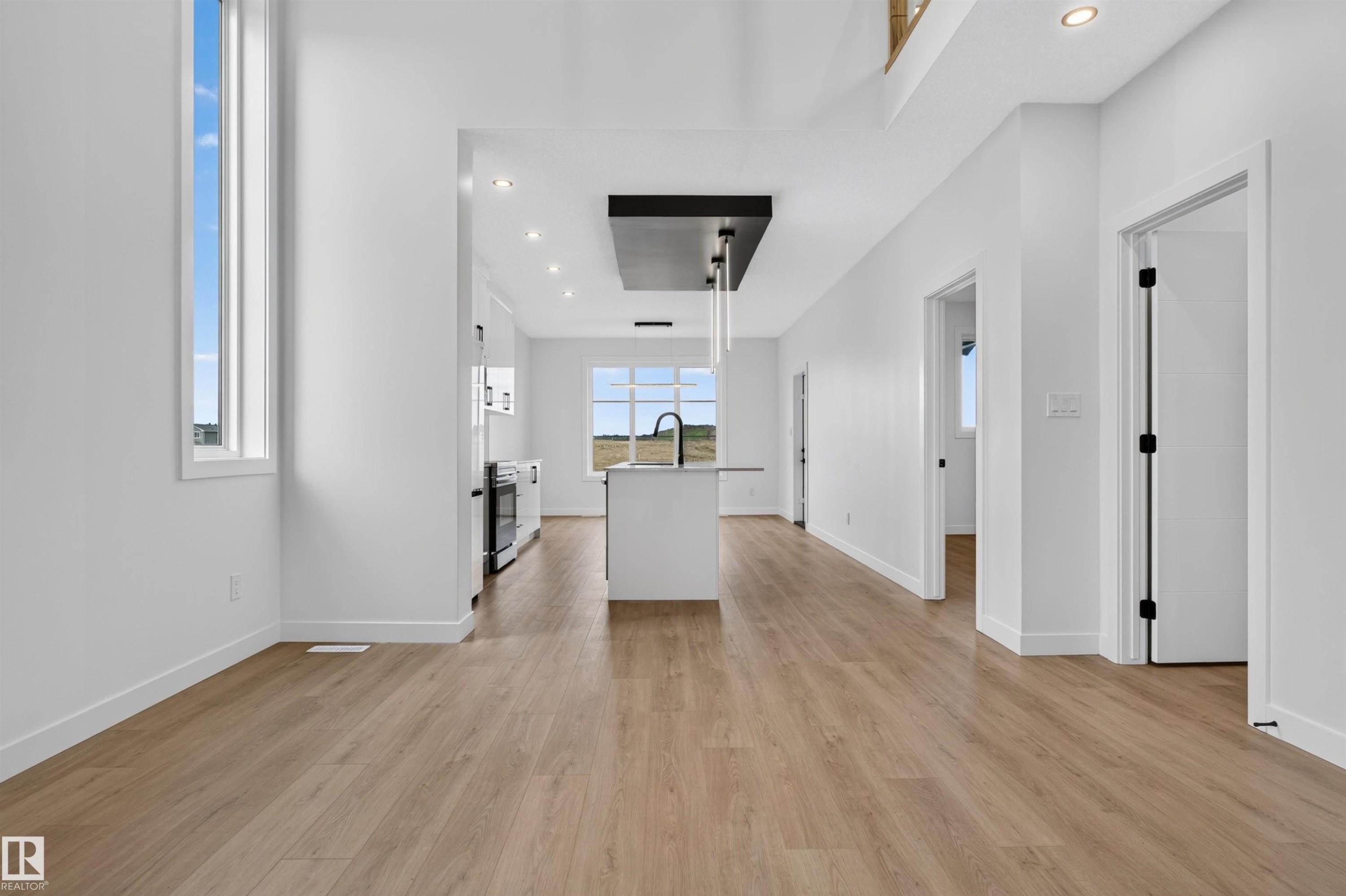 1911 48 St Sw, Edmonton, AB - Indoor Photo Showing Other Room
