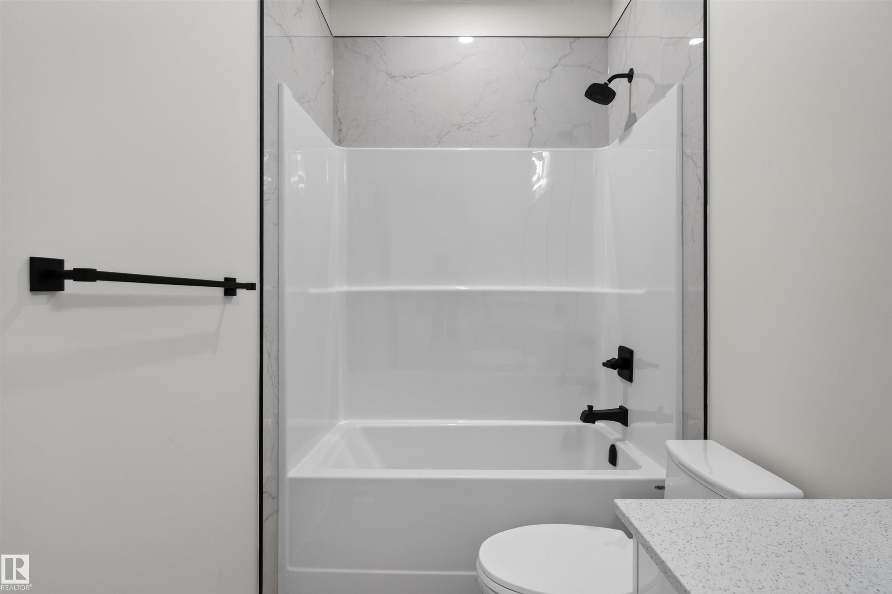 1911 48 St Sw, Edmonton, AB - Indoor Photo Showing Bathroom