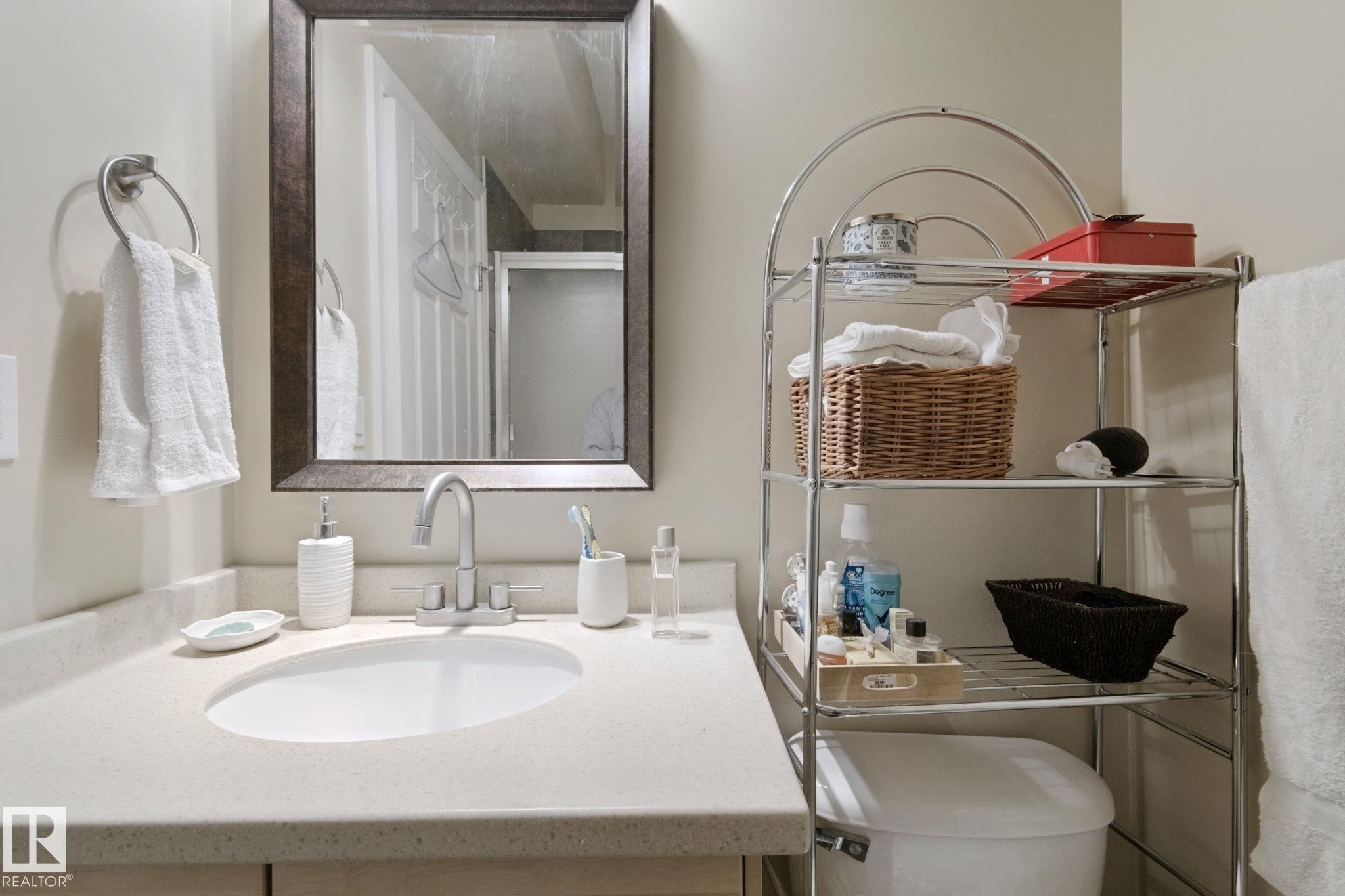 10416 69 Avenue Nw, Edmonton, AB - Indoor Photo Showing Bathroom