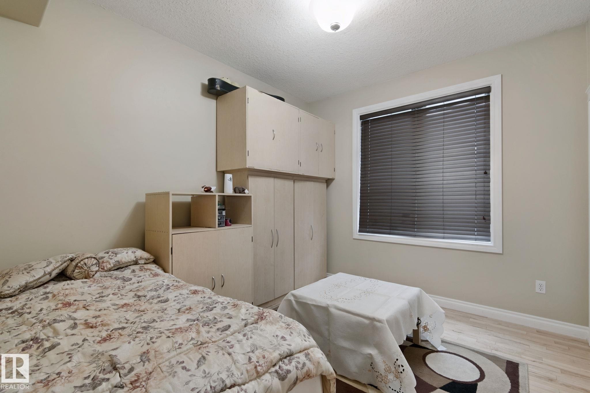 10416 69 Avenue Nw, Edmonton, AB - Indoor Photo Showing Bedroom