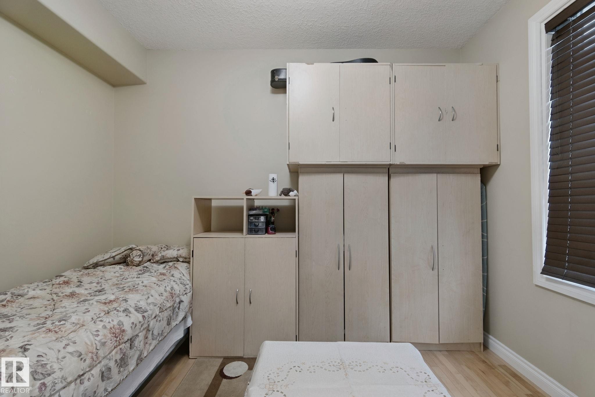 10416 69 Avenue Nw, Edmonton, AB - Indoor Photo Showing Bedroom