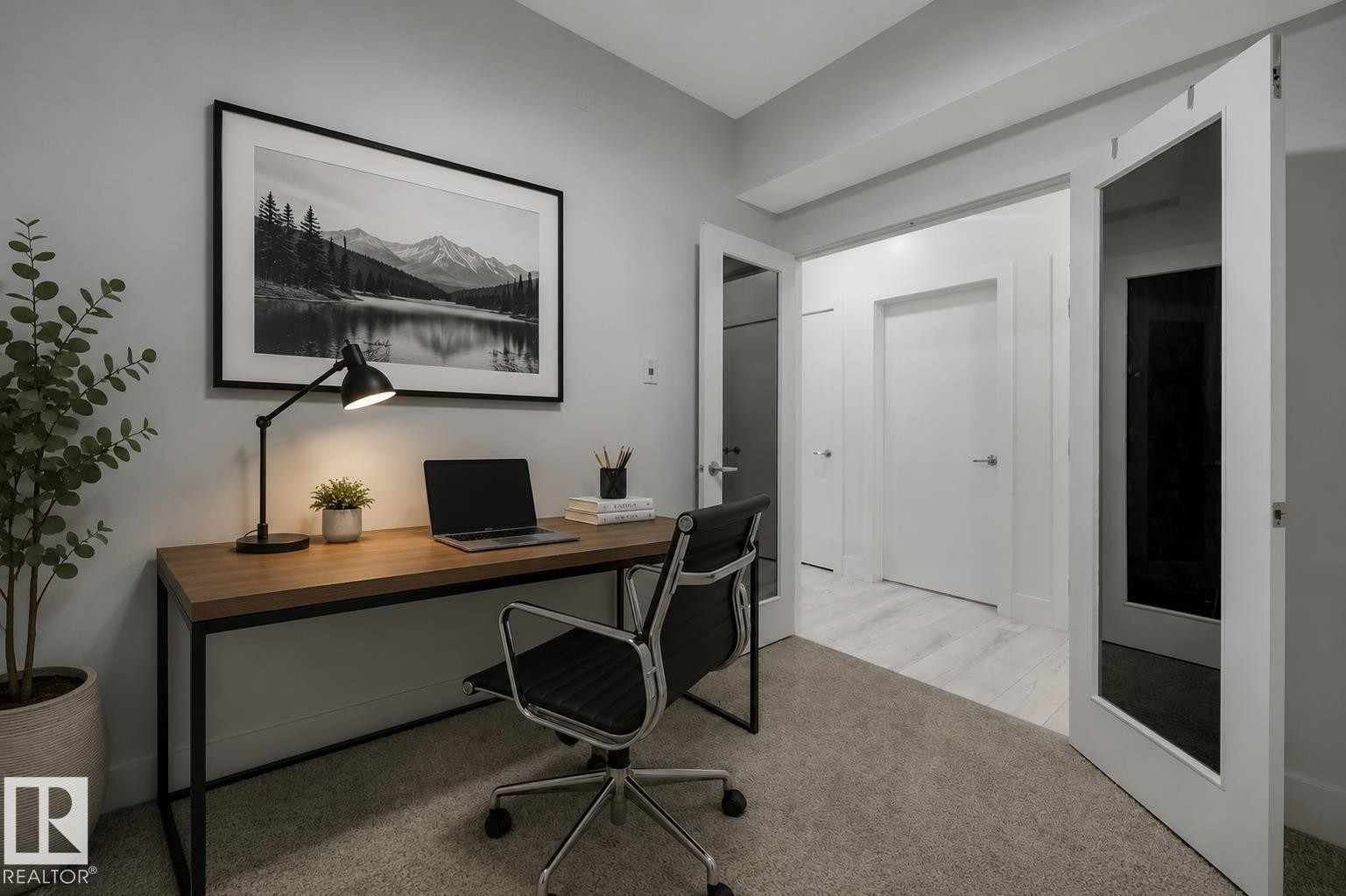 #105 10030 83 Av Nw, Edmonton, AB - Indoor Photo Showing Office