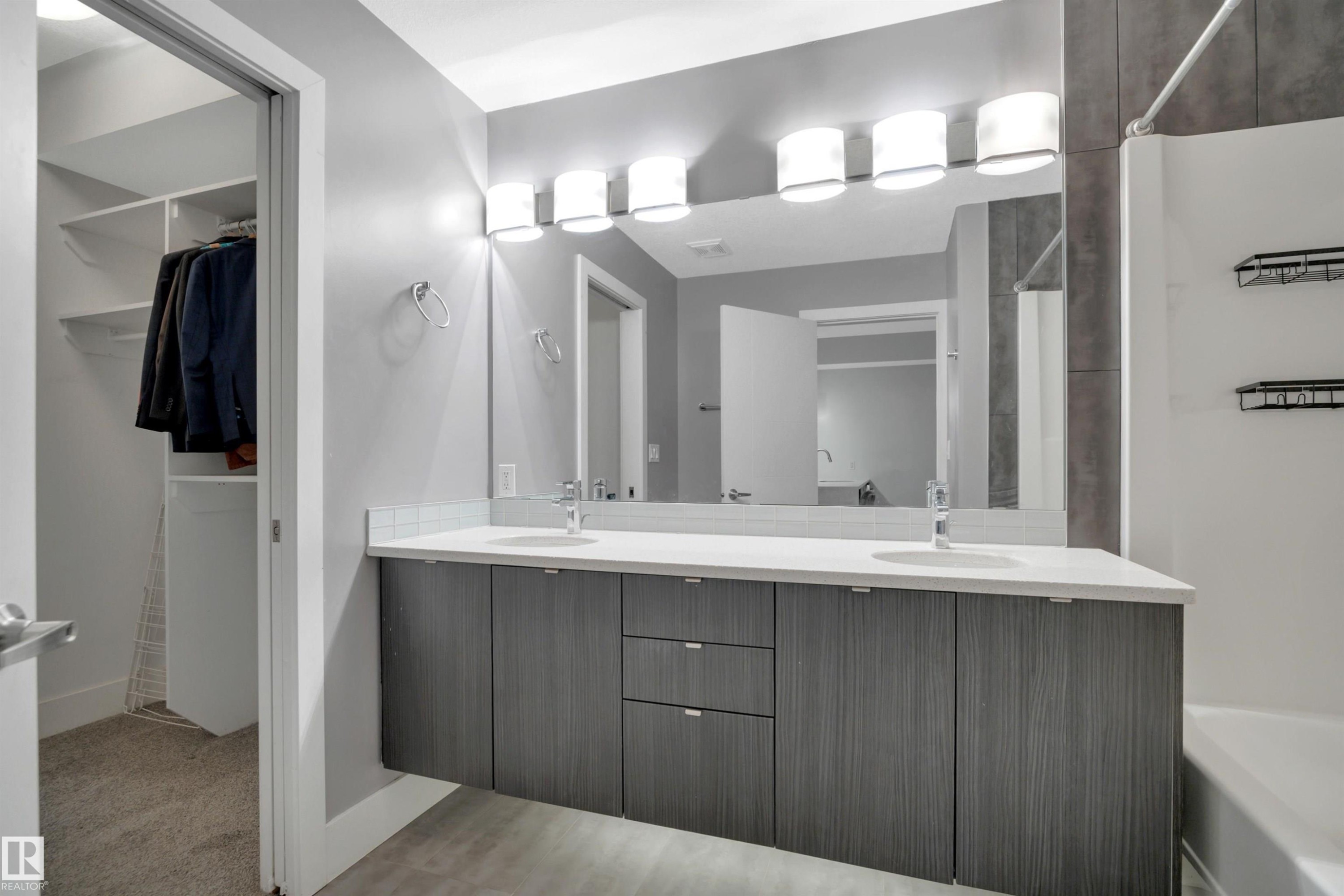 #105 10030 83 Av Nw, Edmonton, AB - Indoor Photo Showing Bathroom