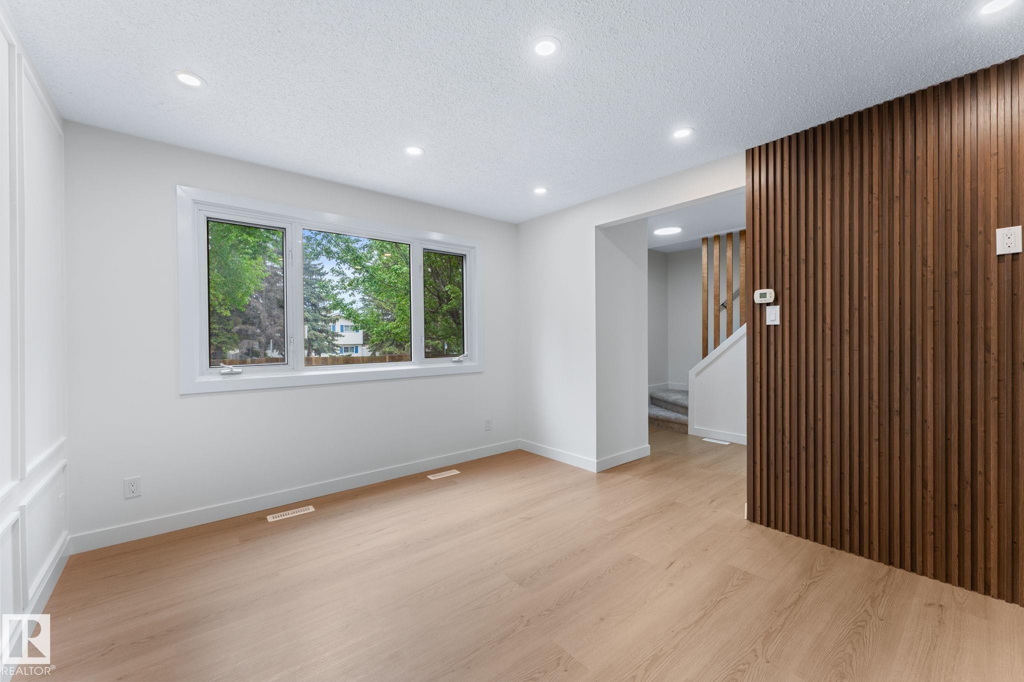 4 Belmead Gardens Nw, Edmonton, AB - Indoor Photo Showing Other Room