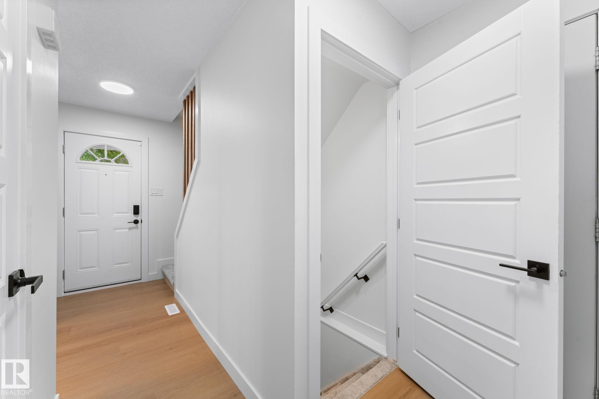 4 Belmead Gardens Nw, Edmonton, AB - Indoor Photo Showing Other Room