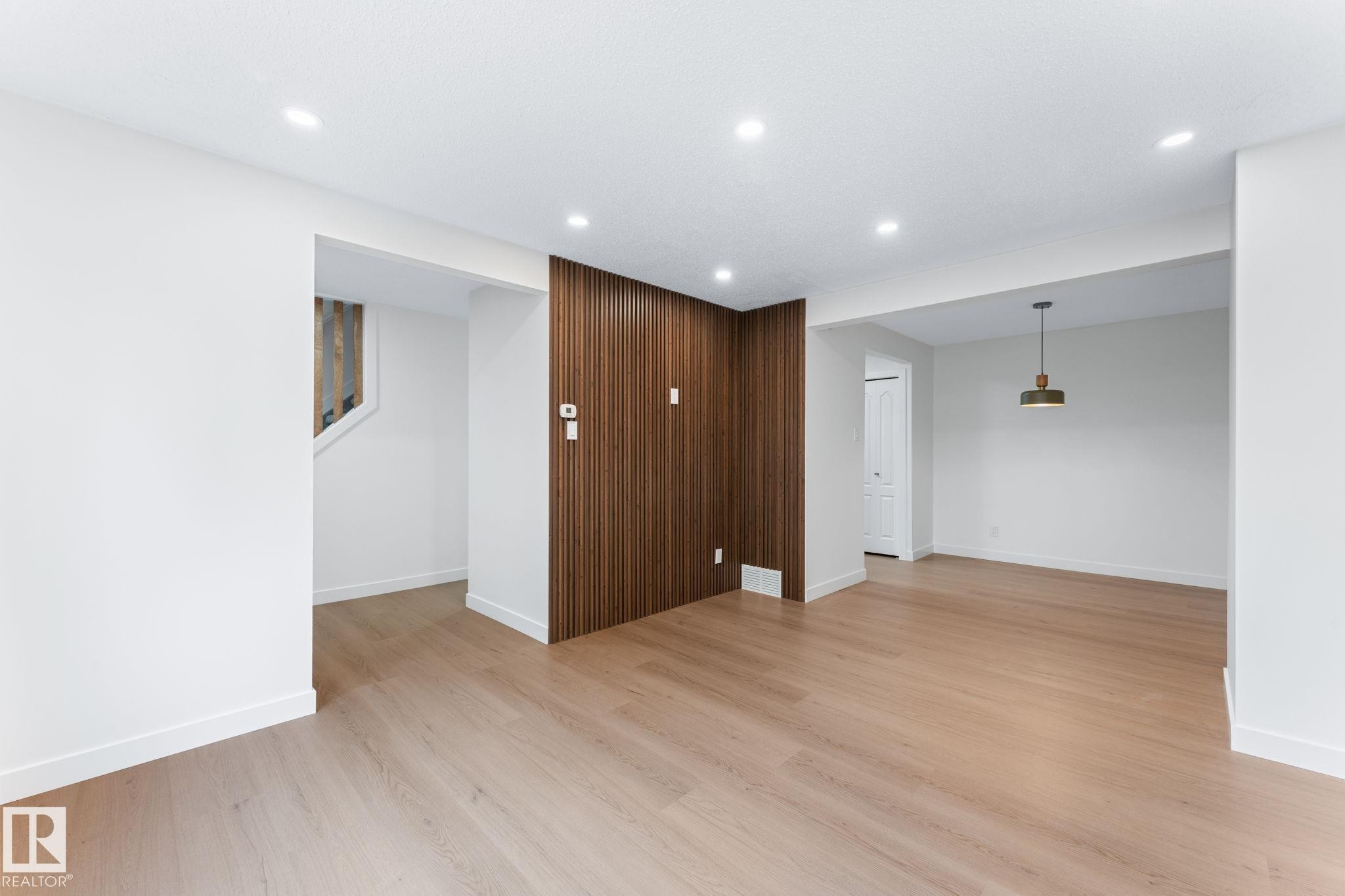 4 Belmead Gardens Nw, Edmonton, AB - Indoor Photo Showing Other Room