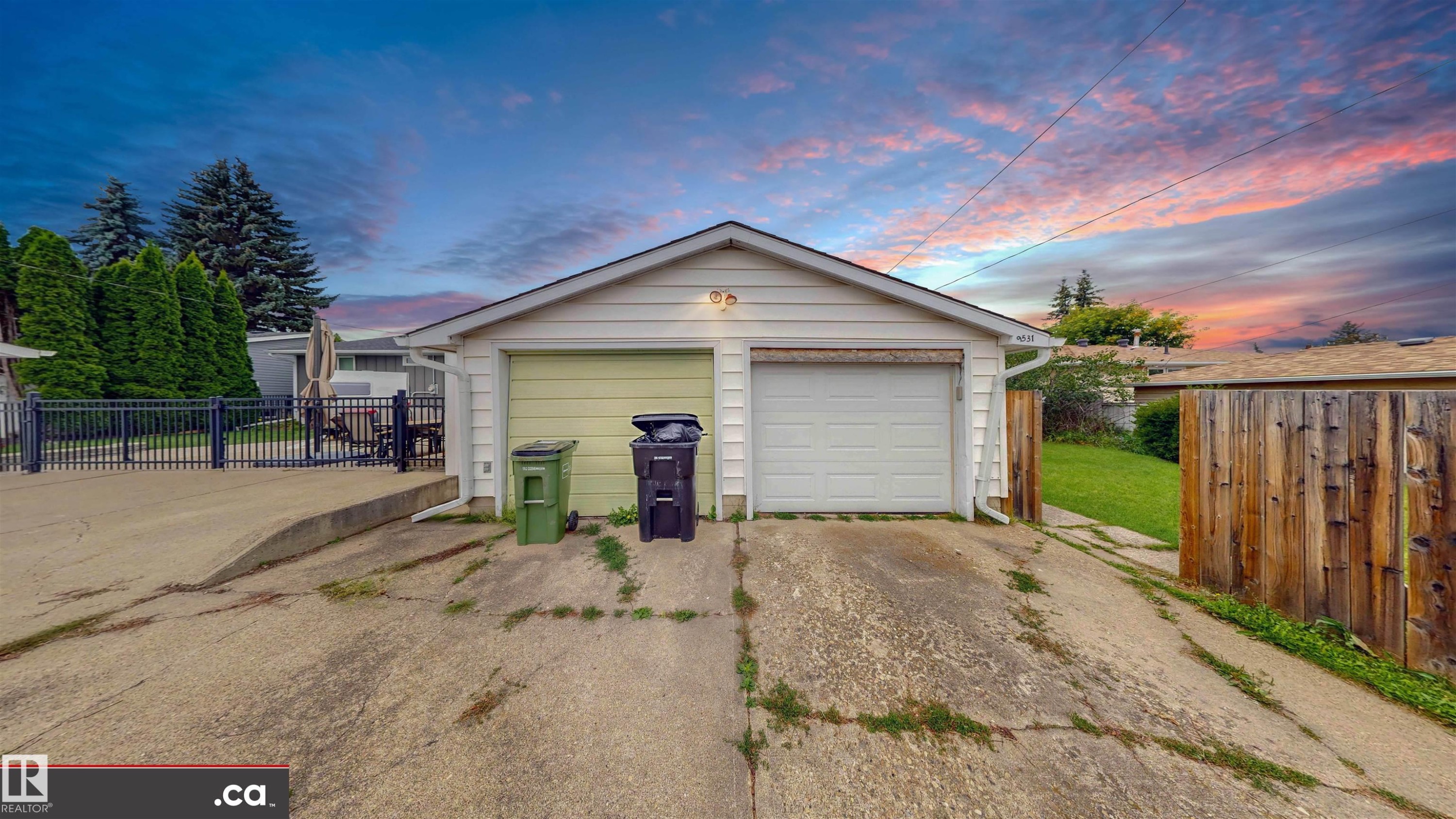 Two-car detached garage with concrete driveway - 9531 74 Street Nw, Edmonton, AB - Outdoor
