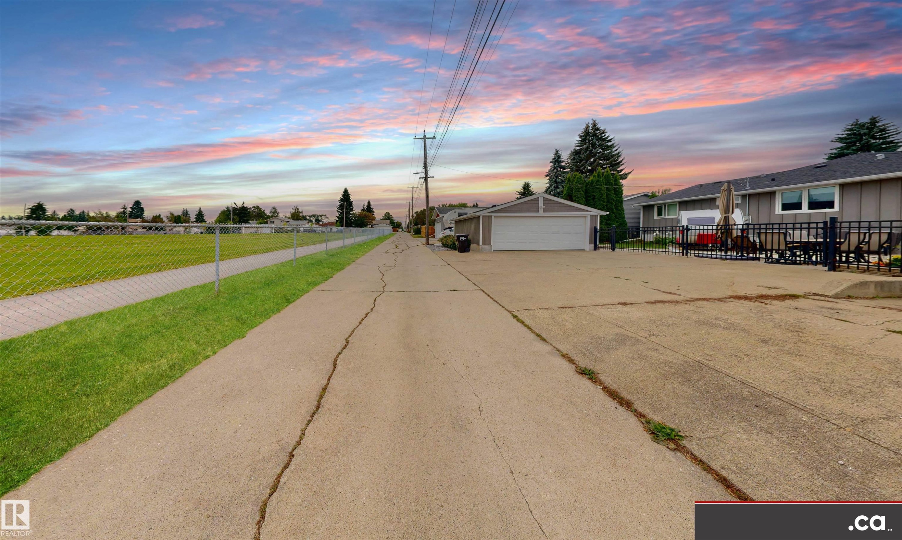 Detached garage with a roll-up door - 9531 74 Street Nw, Edmonton, AB - Outdoor With View