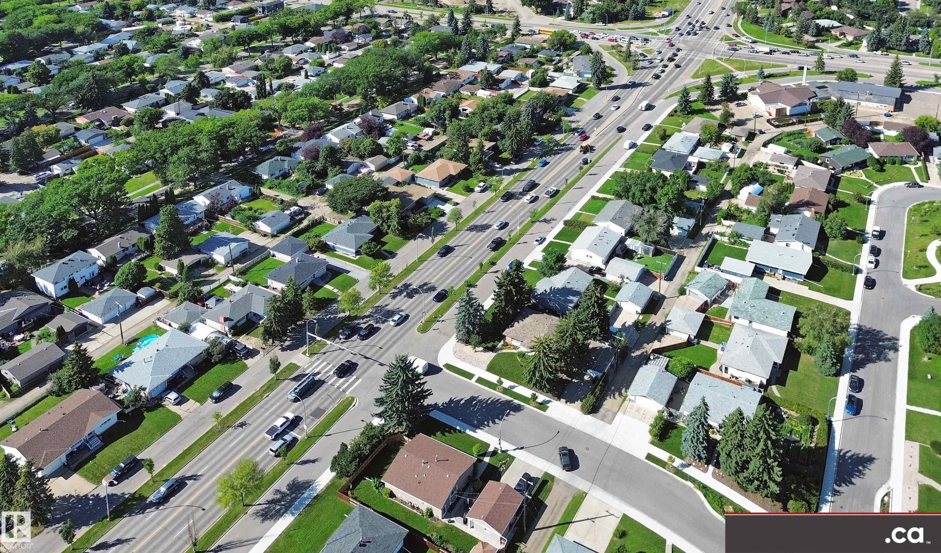 Residential area with established trees and street access - 9531 74 Street Nw, Edmonton, AB - With View