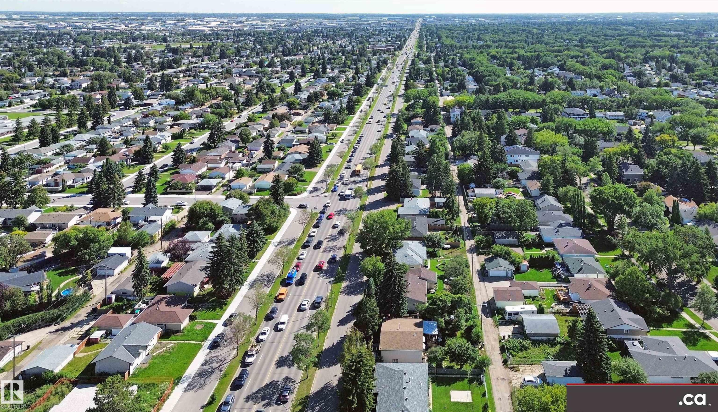 Residential area featuring tree-lined streets, single-story homes, and a thoroughfare with vehicle traffic - 9531 74 Street Nw, Edmonton, AB - Outdoor With View