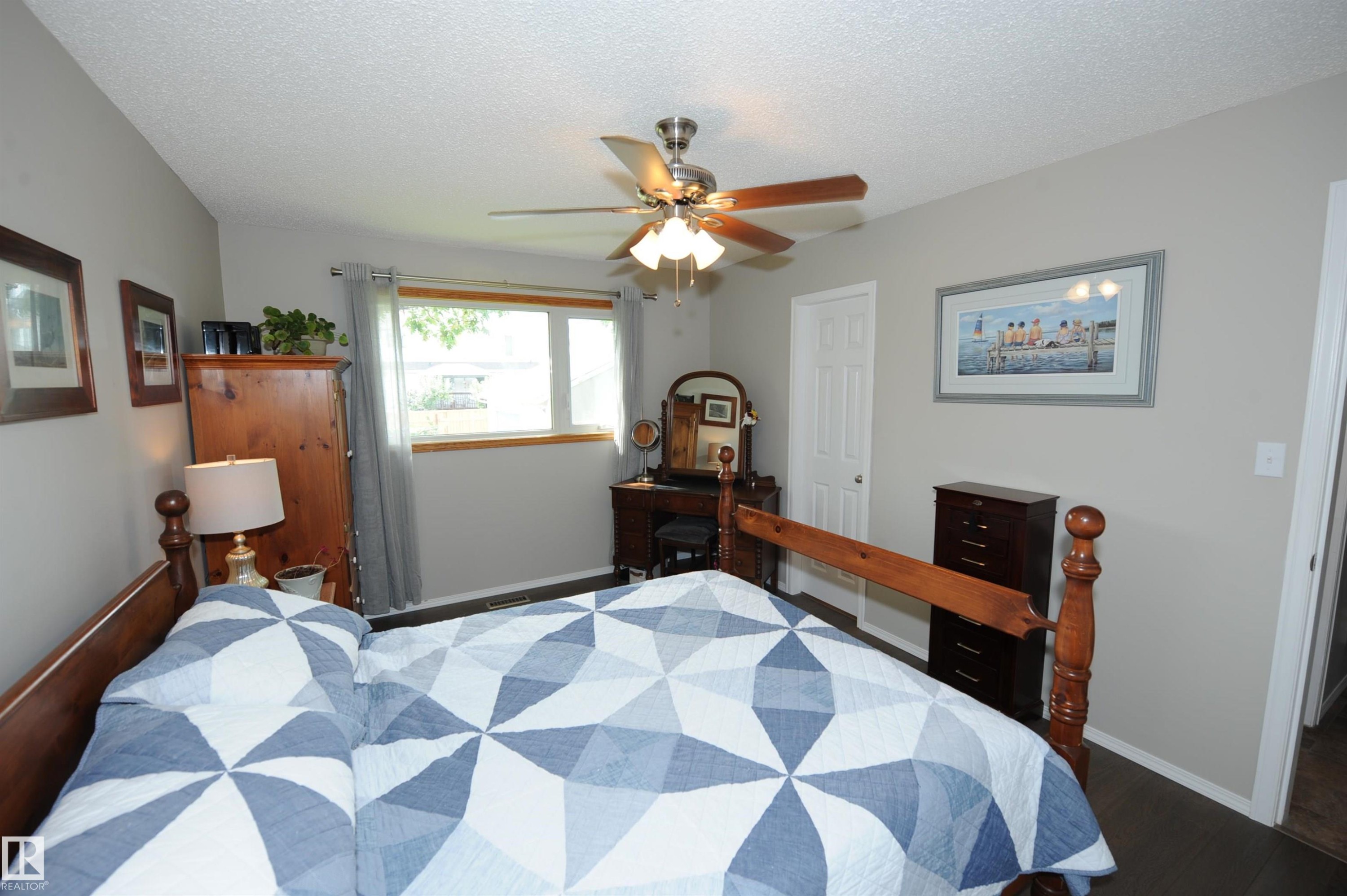 10219 155 Avenue Nw, Edmonton, AB - Indoor Photo Showing Other Room