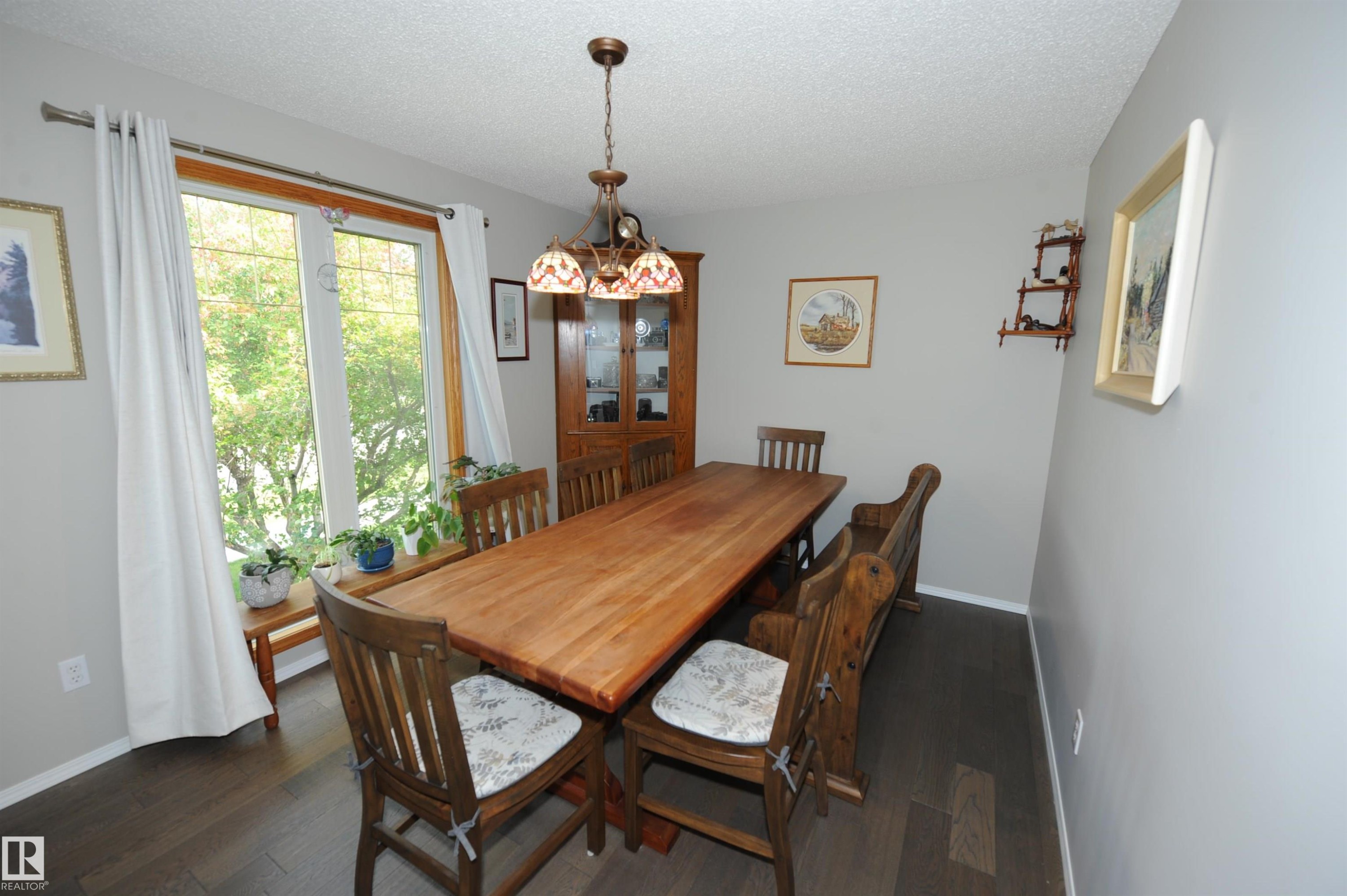 10219 155 Avenue Nw, Edmonton, AB - Indoor Photo Showing Dining Room