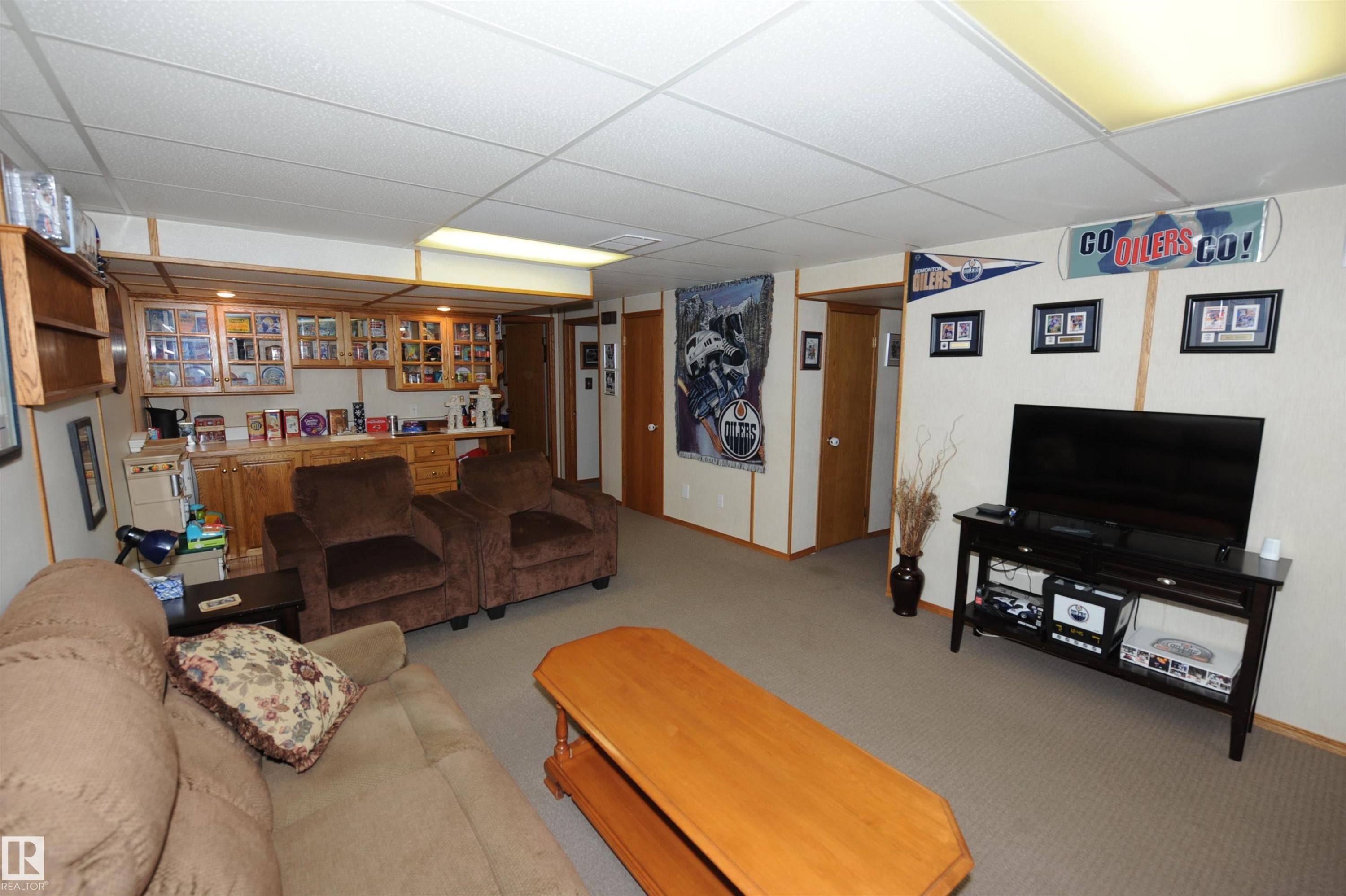10219 155 Avenue Nw, Edmonton, AB - Indoor