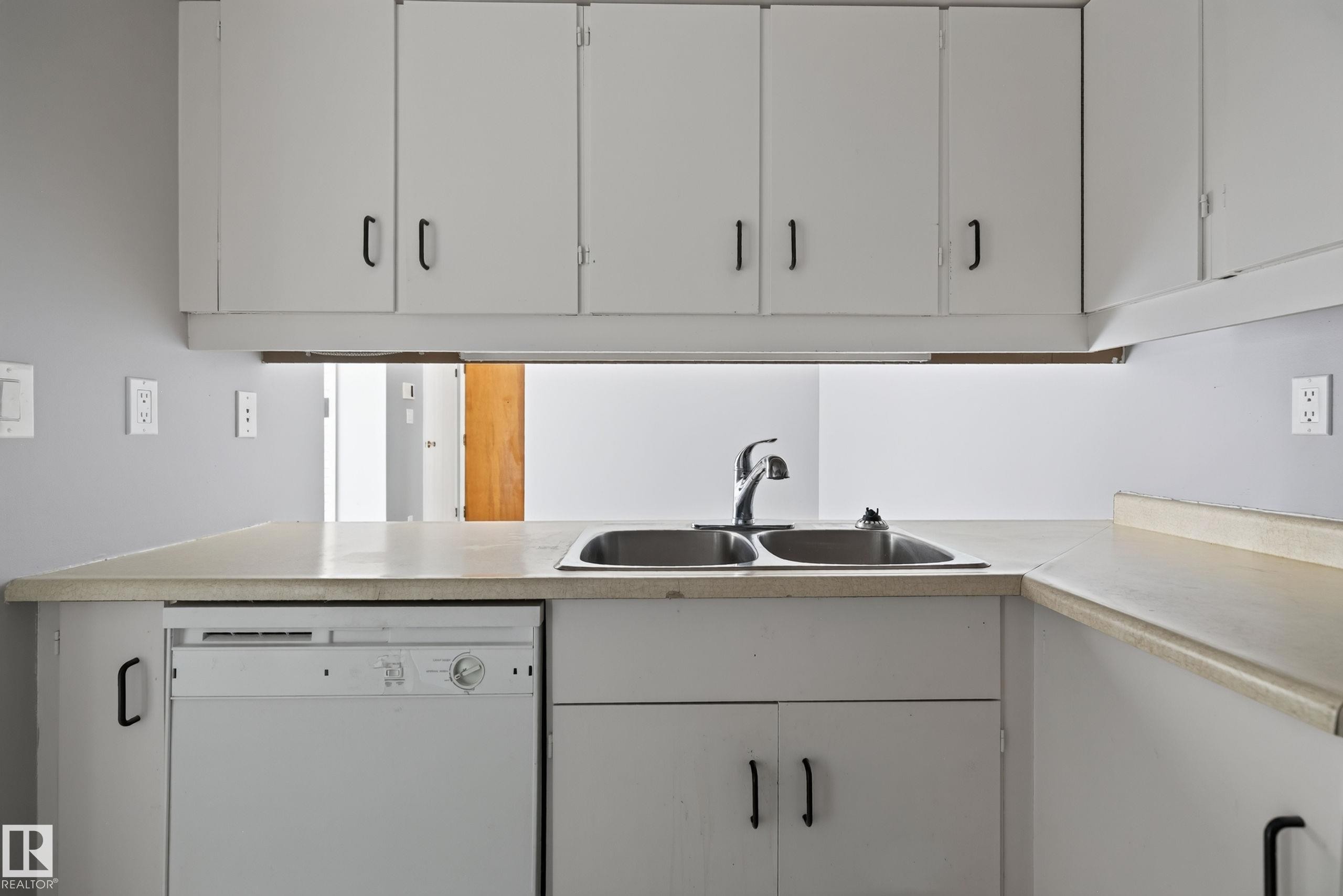 #304 24 Alpine Pl, St. Albert, AB - Indoor Photo Showing Kitchen With Double Sink