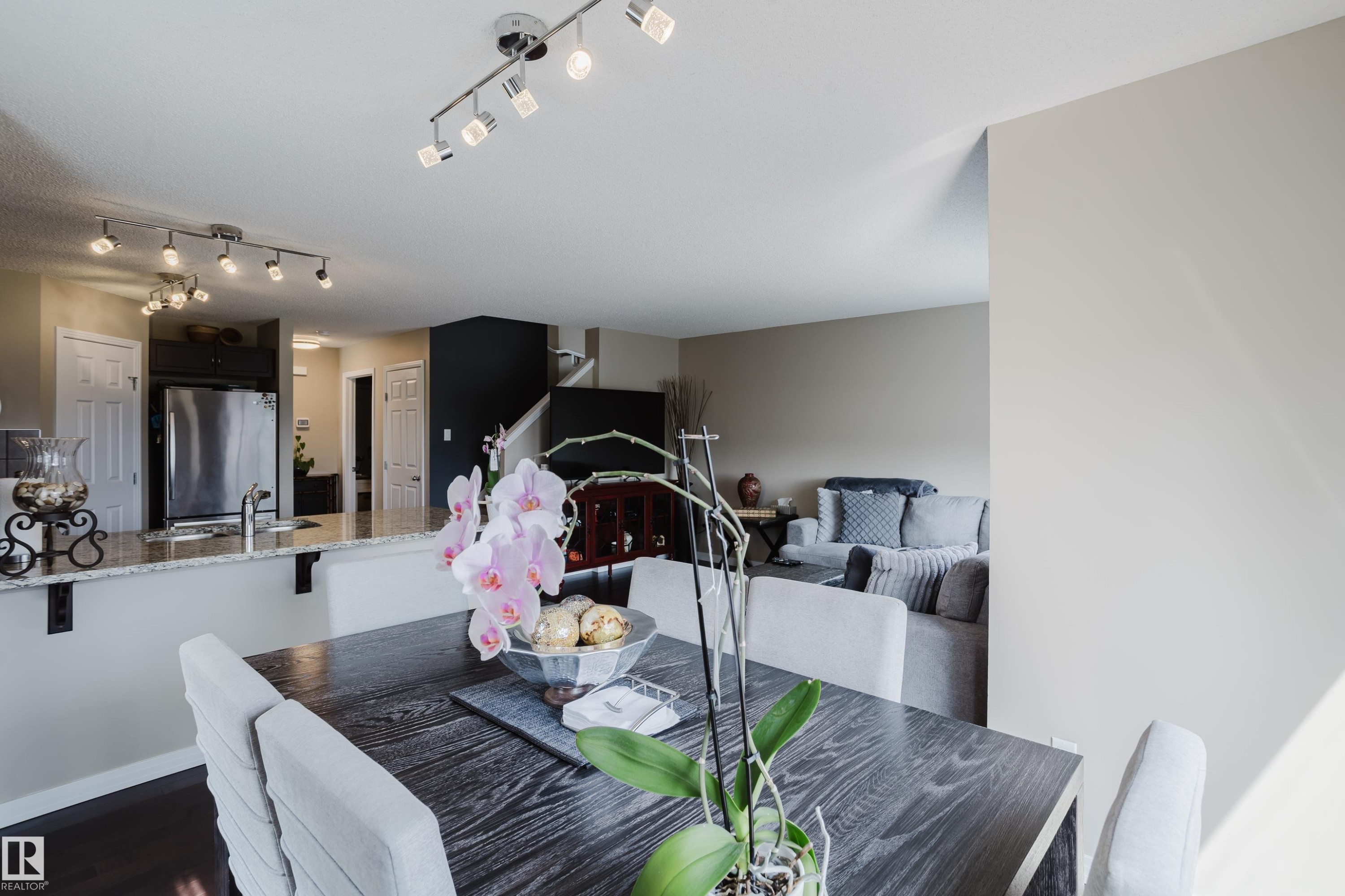16345 134 Street Nw, Edmonton, AB - Indoor Photo Showing Dining Room