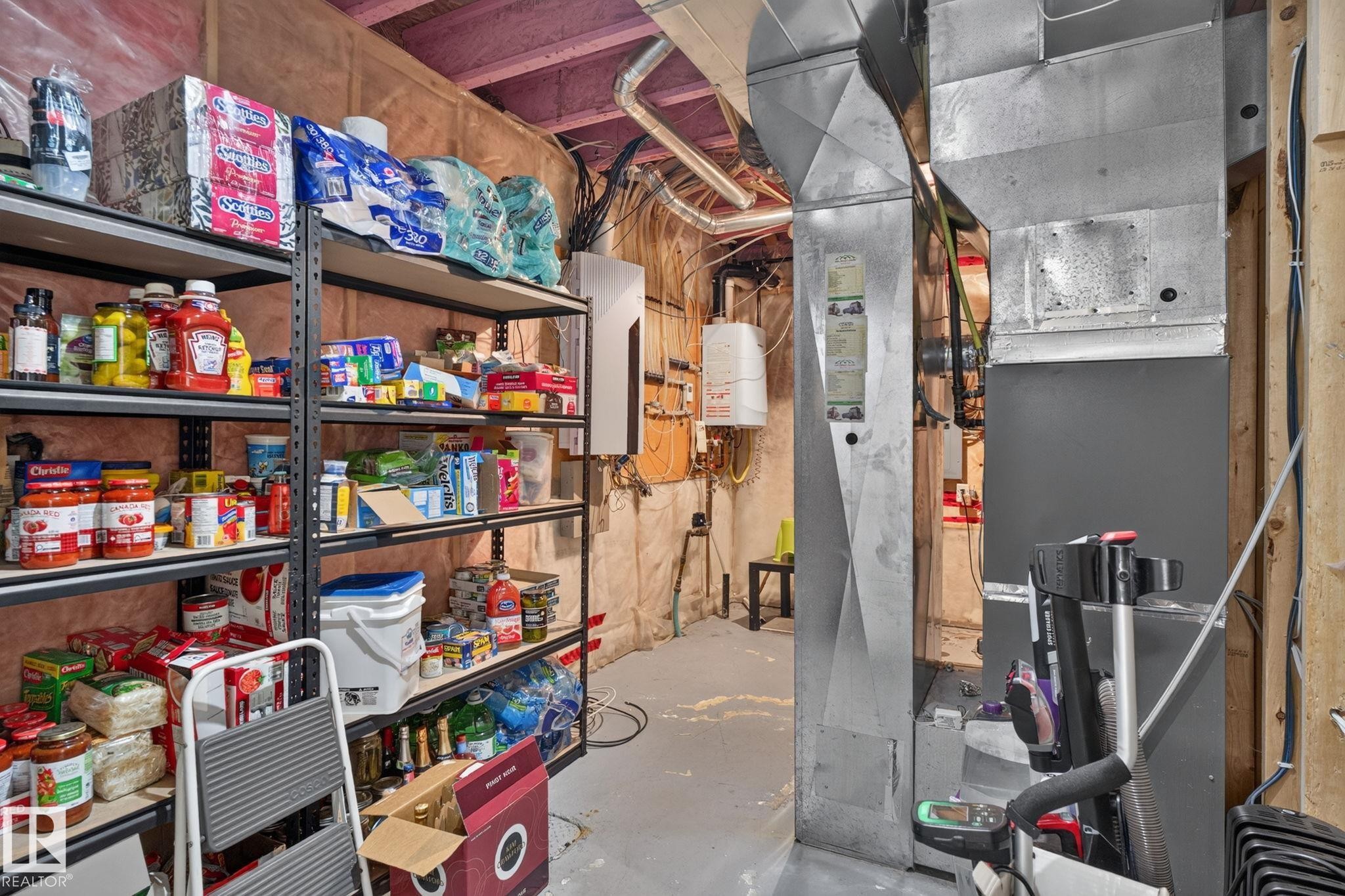 3343 21 Avenue Nw, Edmonton, AB - Indoor
