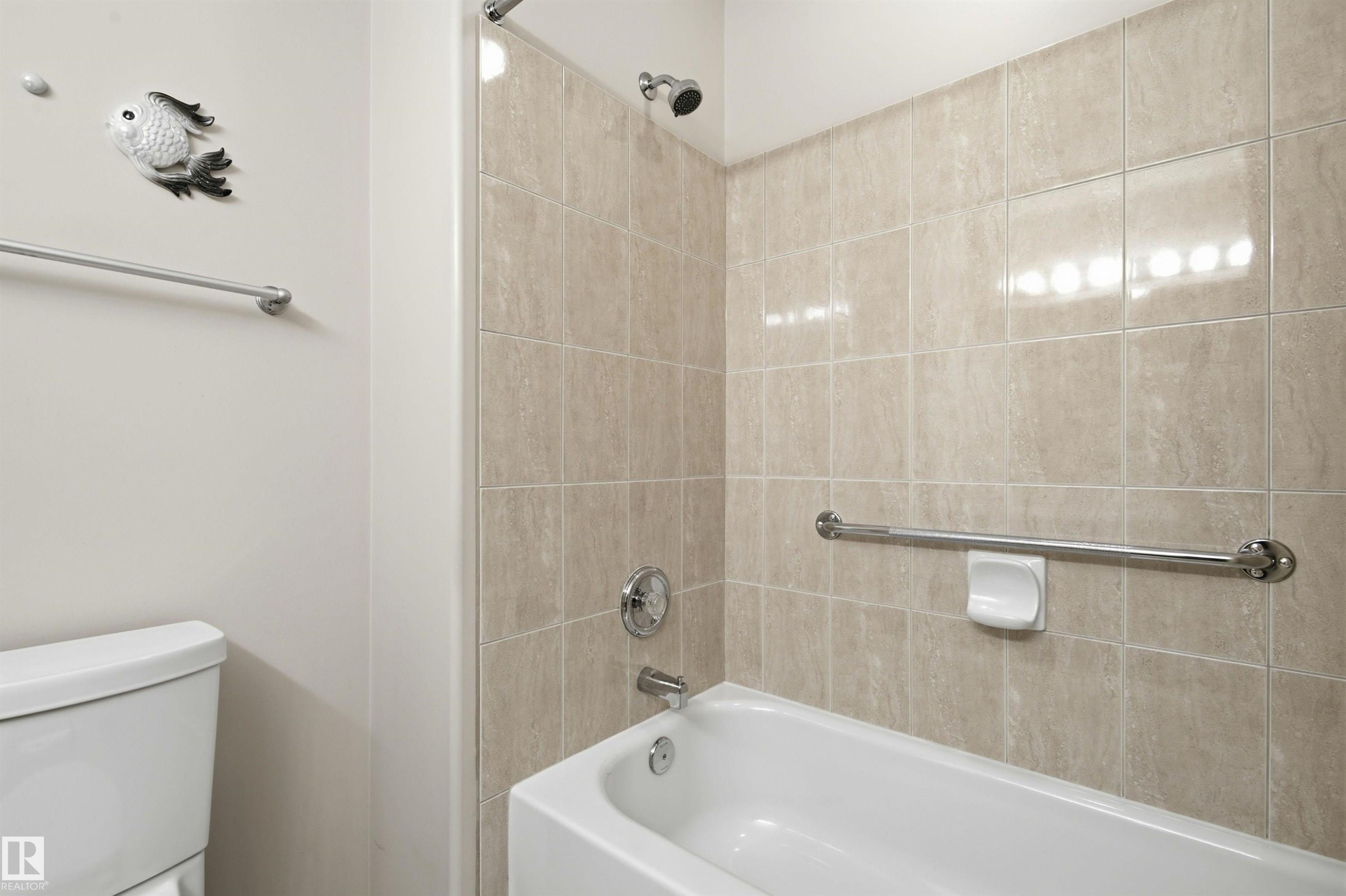 #10 9 Dechene Rd Nw, Edmonton, AB - Indoor Photo Showing Bathroom