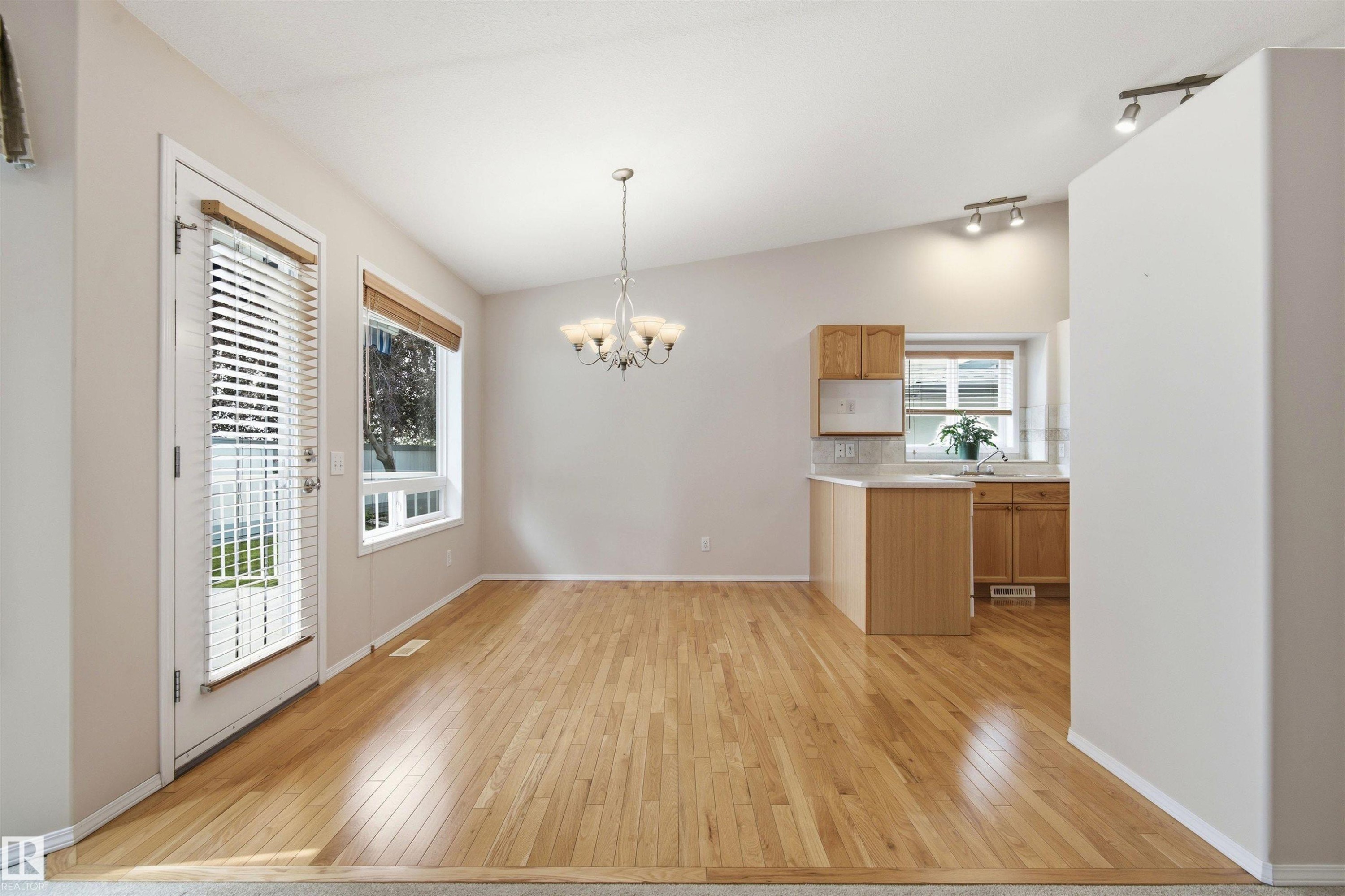 #10 9 Dechene Rd Nw, Edmonton, AB - Indoor Photo Showing Other Room