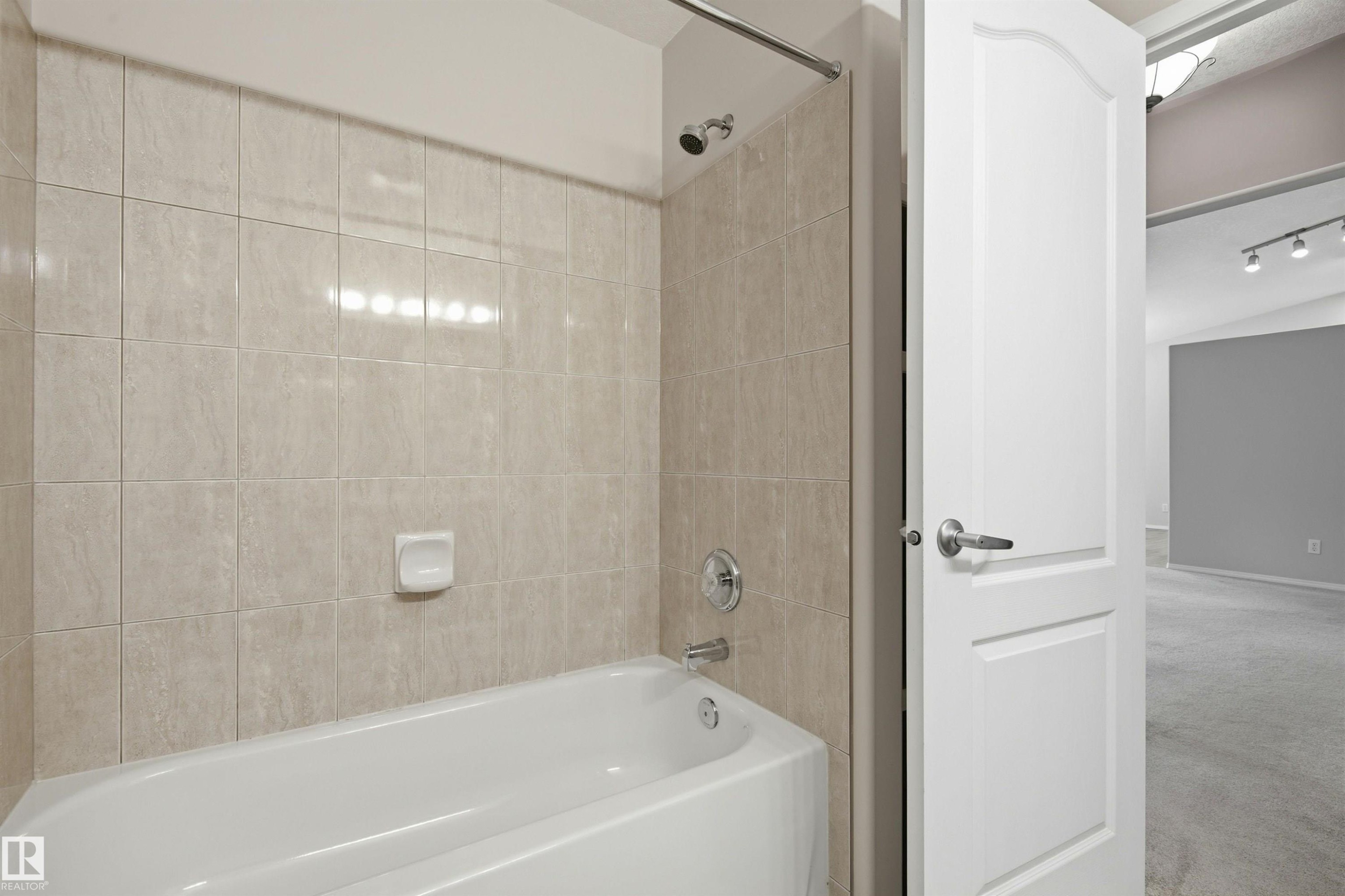 #10 9 Dechene Rd Nw, Edmonton, AB - Indoor Photo Showing Bathroom