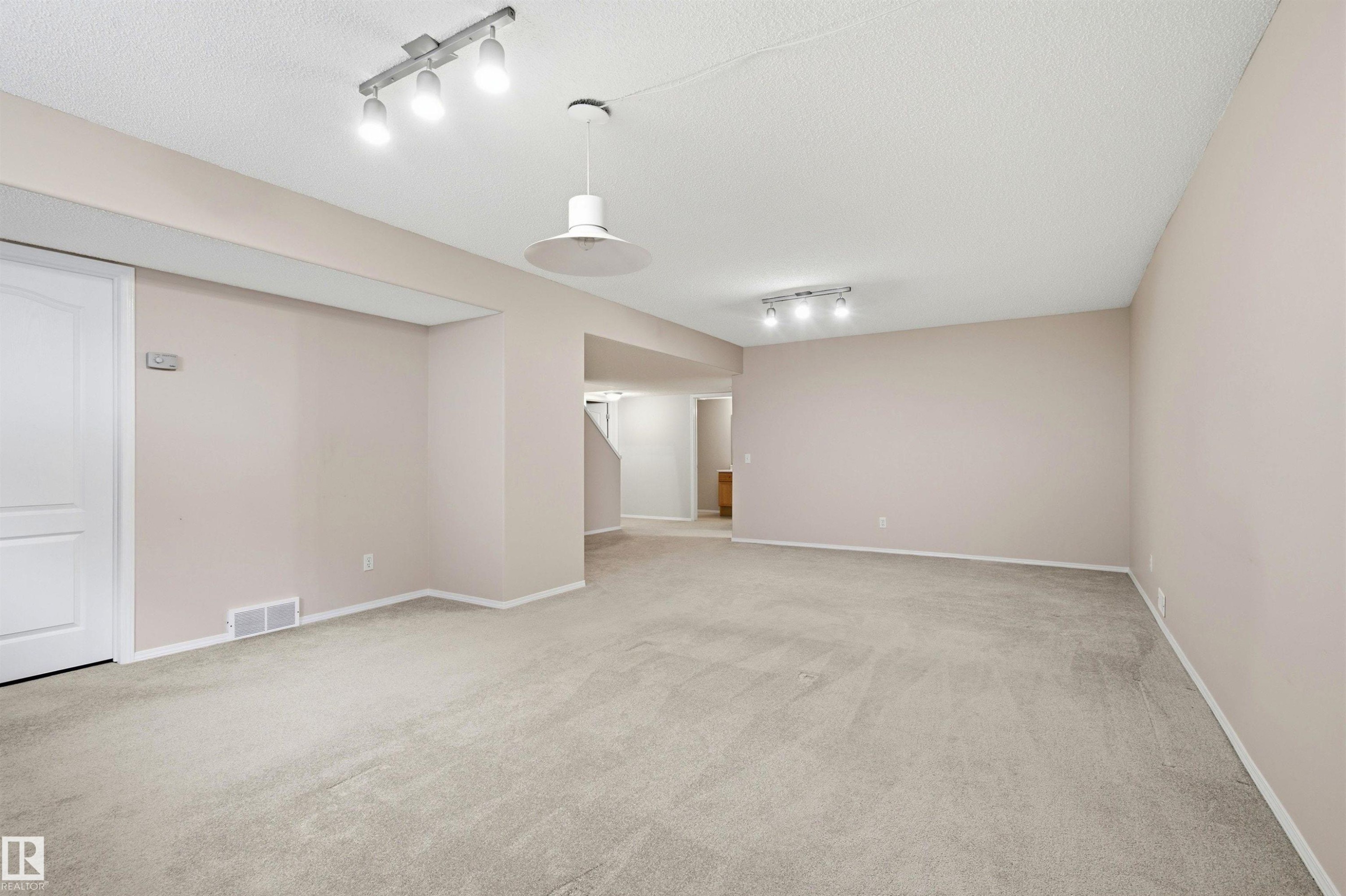 #10 9 Dechene Rd Nw, Edmonton, AB - Indoor Photo Showing Other Room