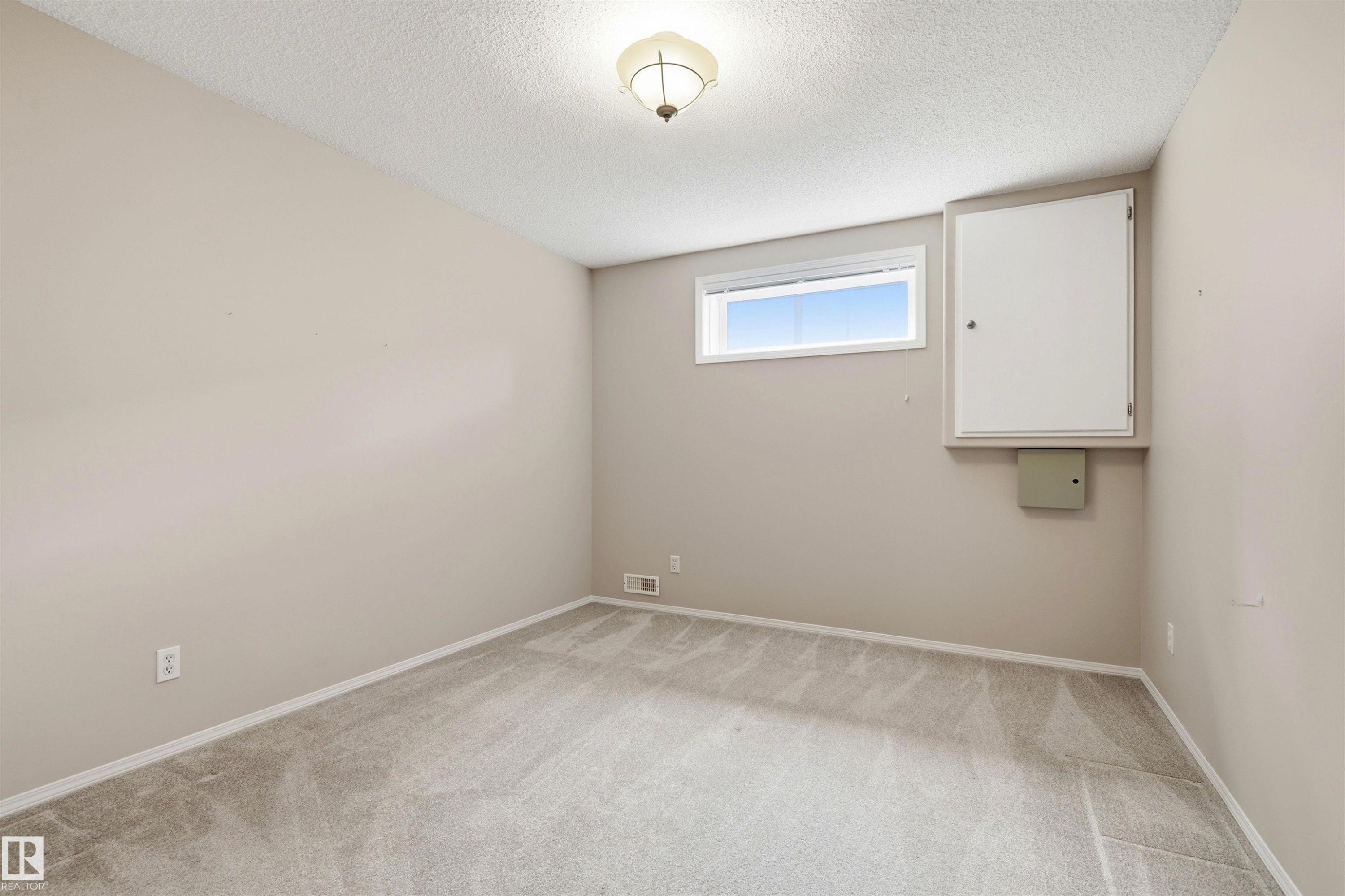 #10 9 Dechene Rd Nw, Edmonton, AB - Indoor Photo Showing Other Room