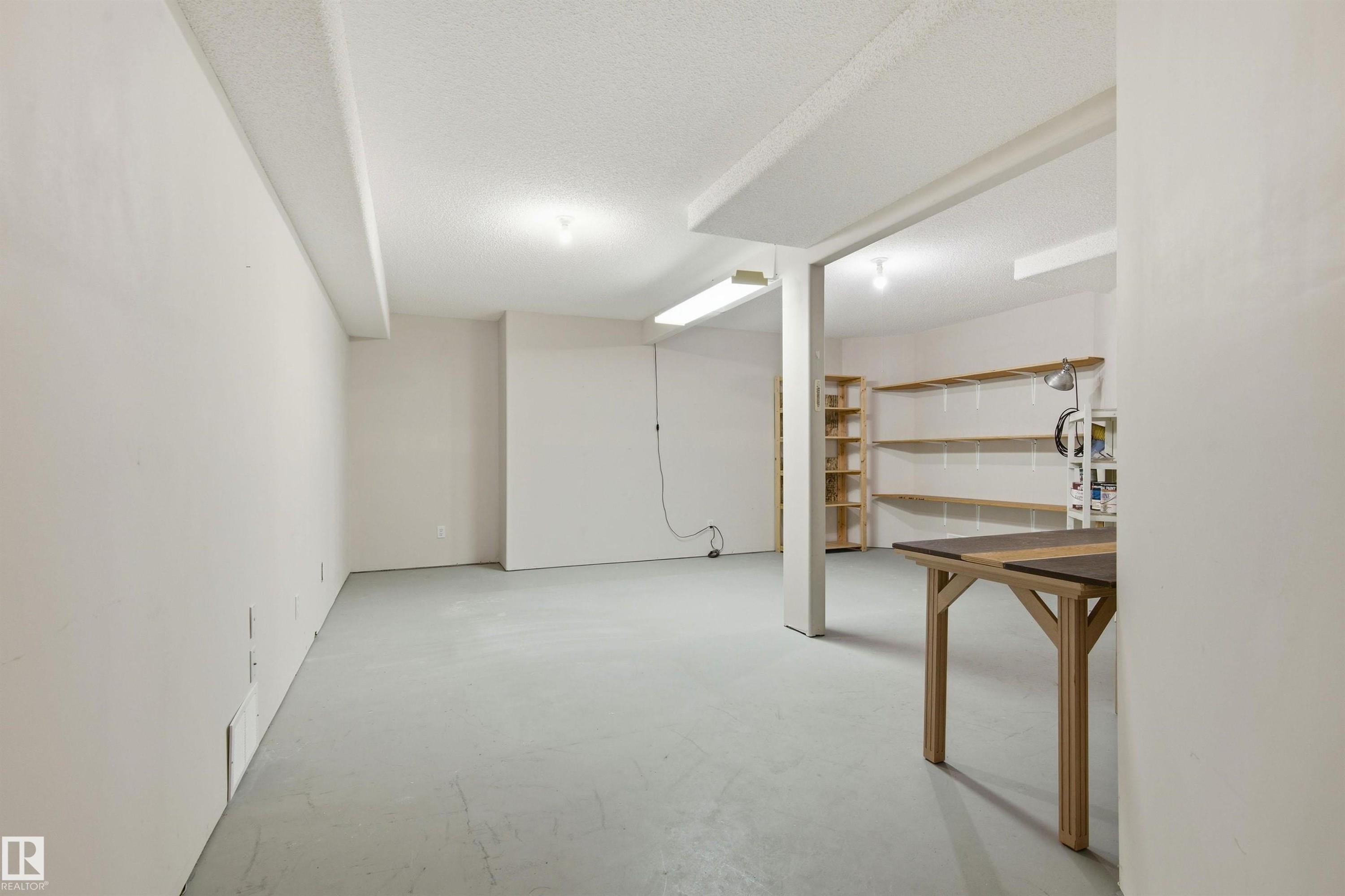 #10 9 Dechene Rd Nw, Edmonton, AB - Indoor