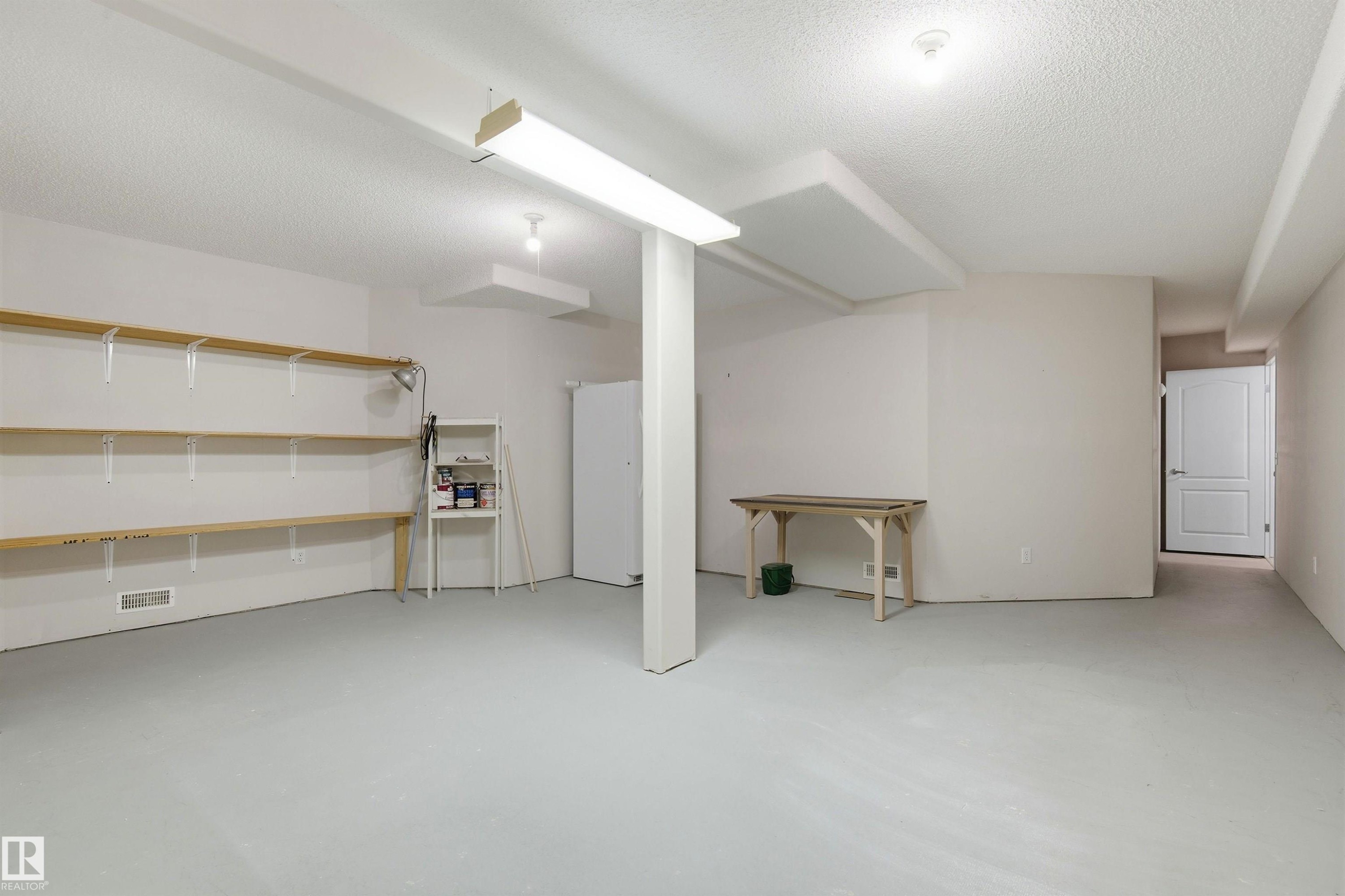 #10 9 Dechene Rd Nw, Edmonton, AB - Indoor