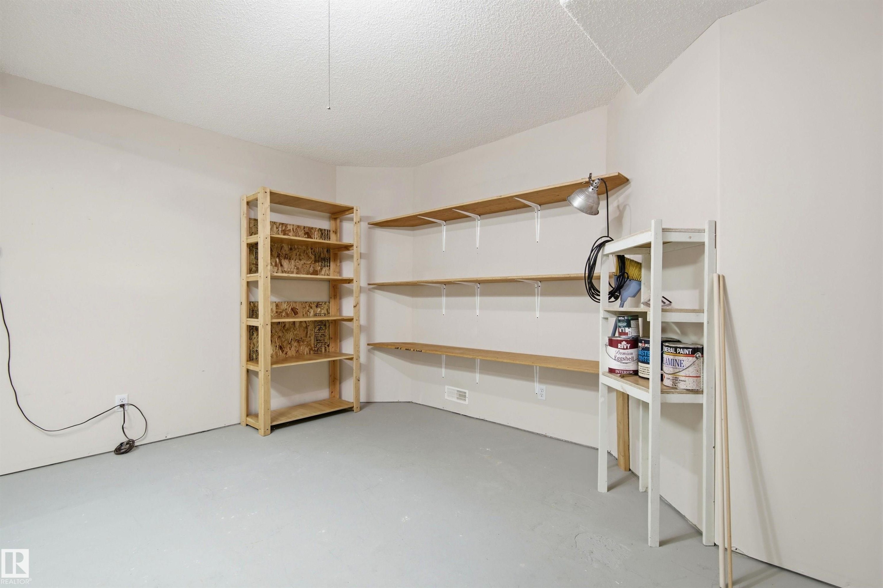 #10 9 Dechene Rd Nw, Edmonton, AB - Indoor