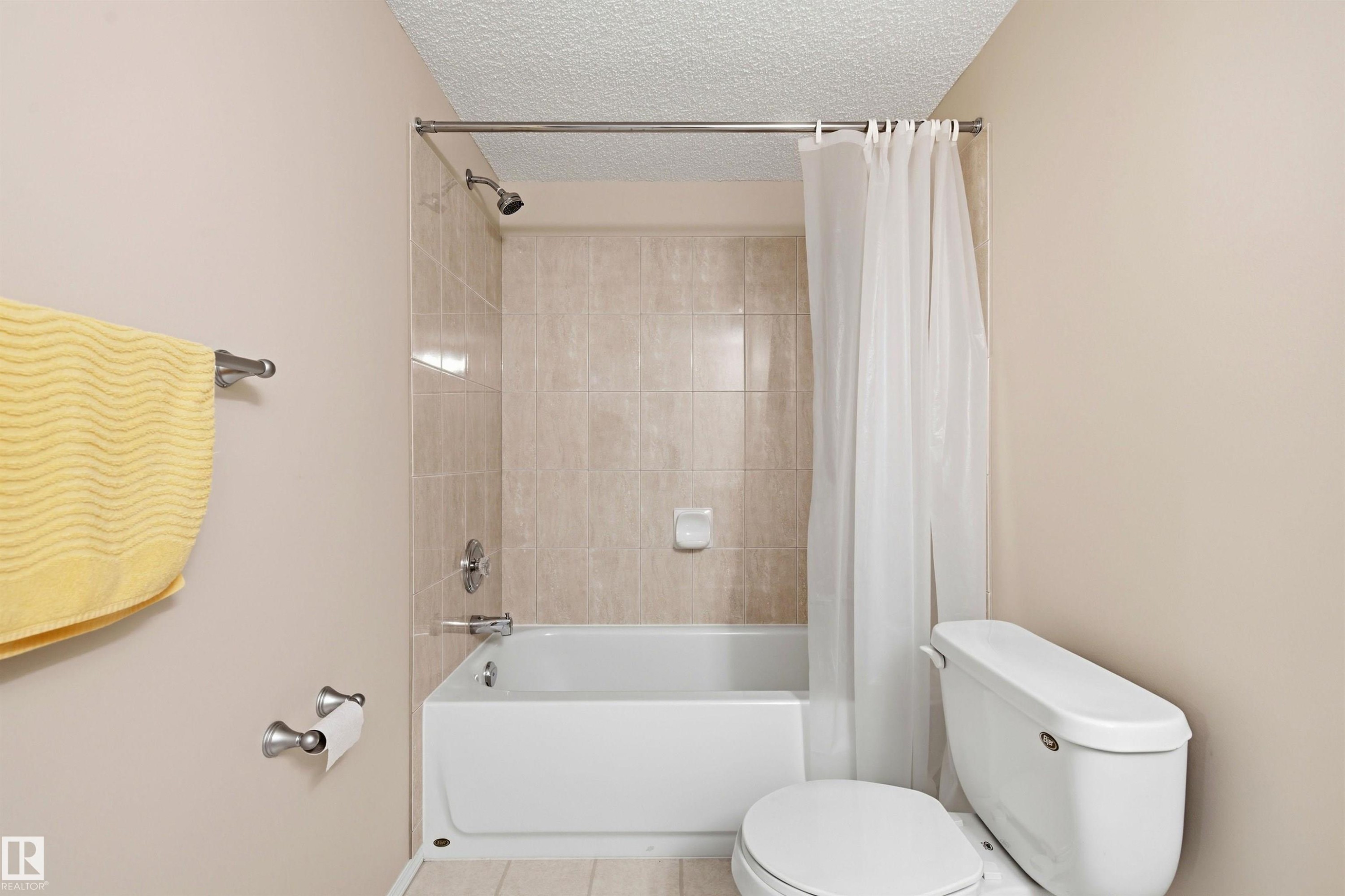 #10 9 Dechene Rd Nw, Edmonton, AB - Indoor Photo Showing Bathroom