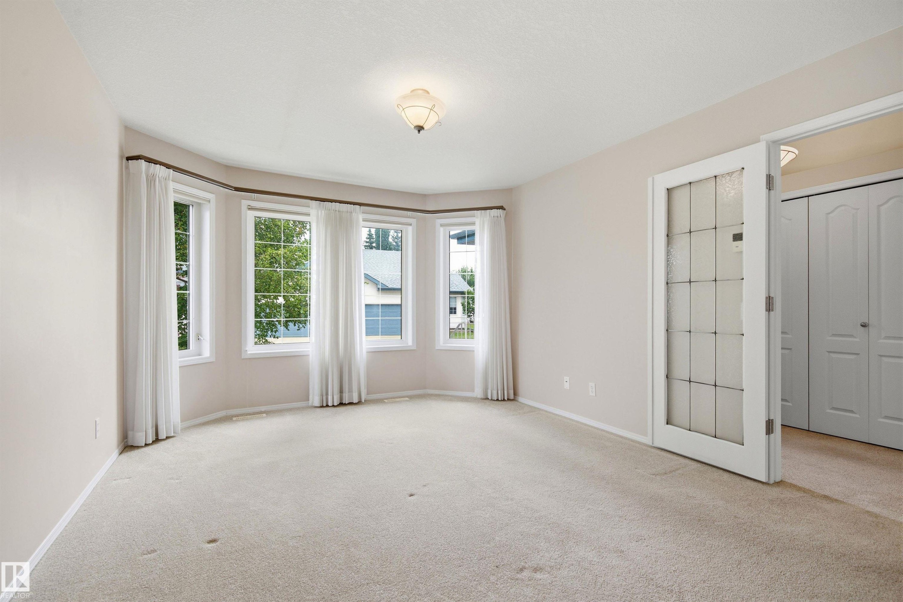 #10 9 Dechene Rd Nw, Edmonton, AB - Indoor Photo Showing Other Room
