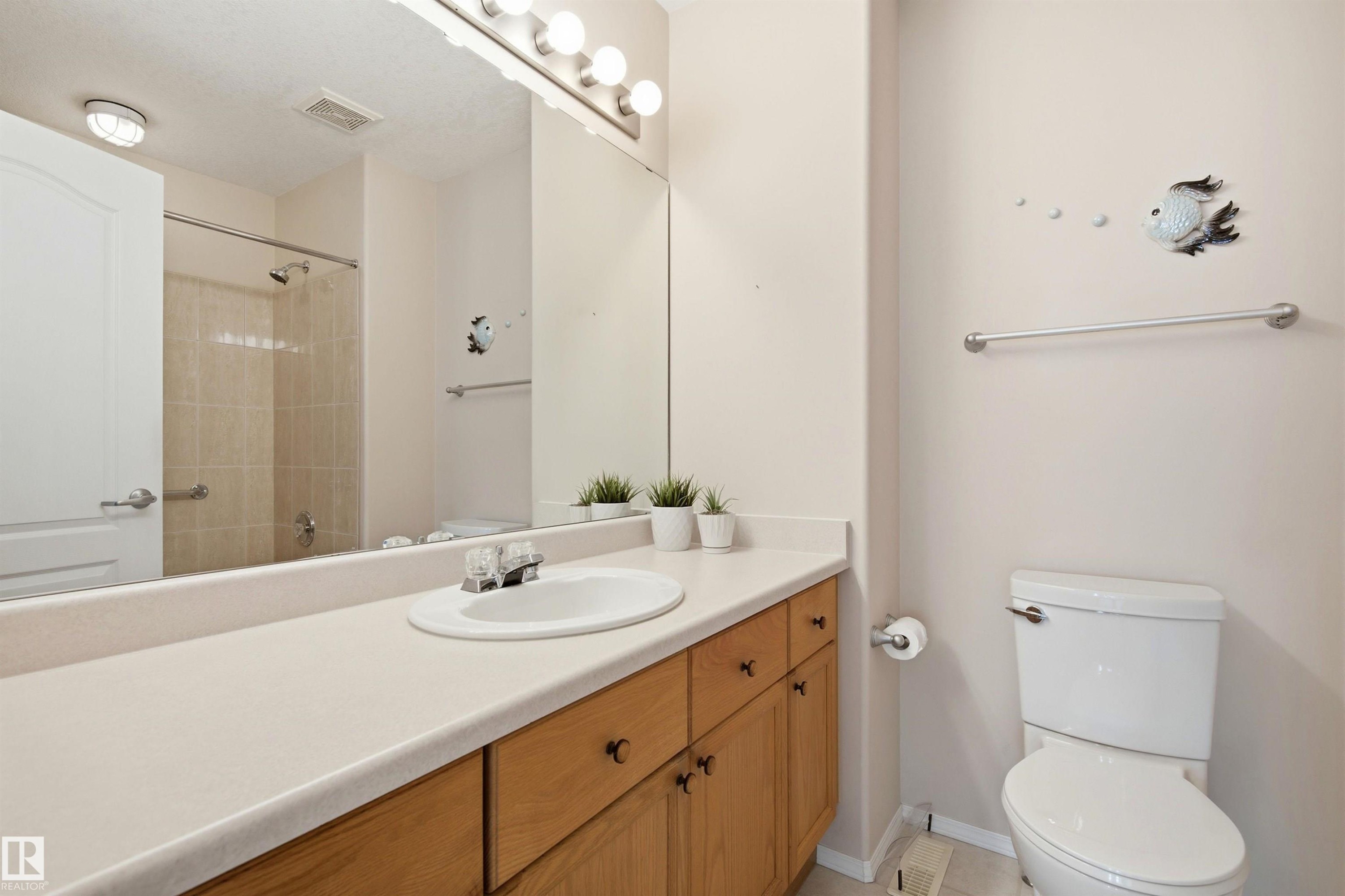 #10 9 Dechene Rd Nw, Edmonton, AB - Indoor Photo Showing Bathroom