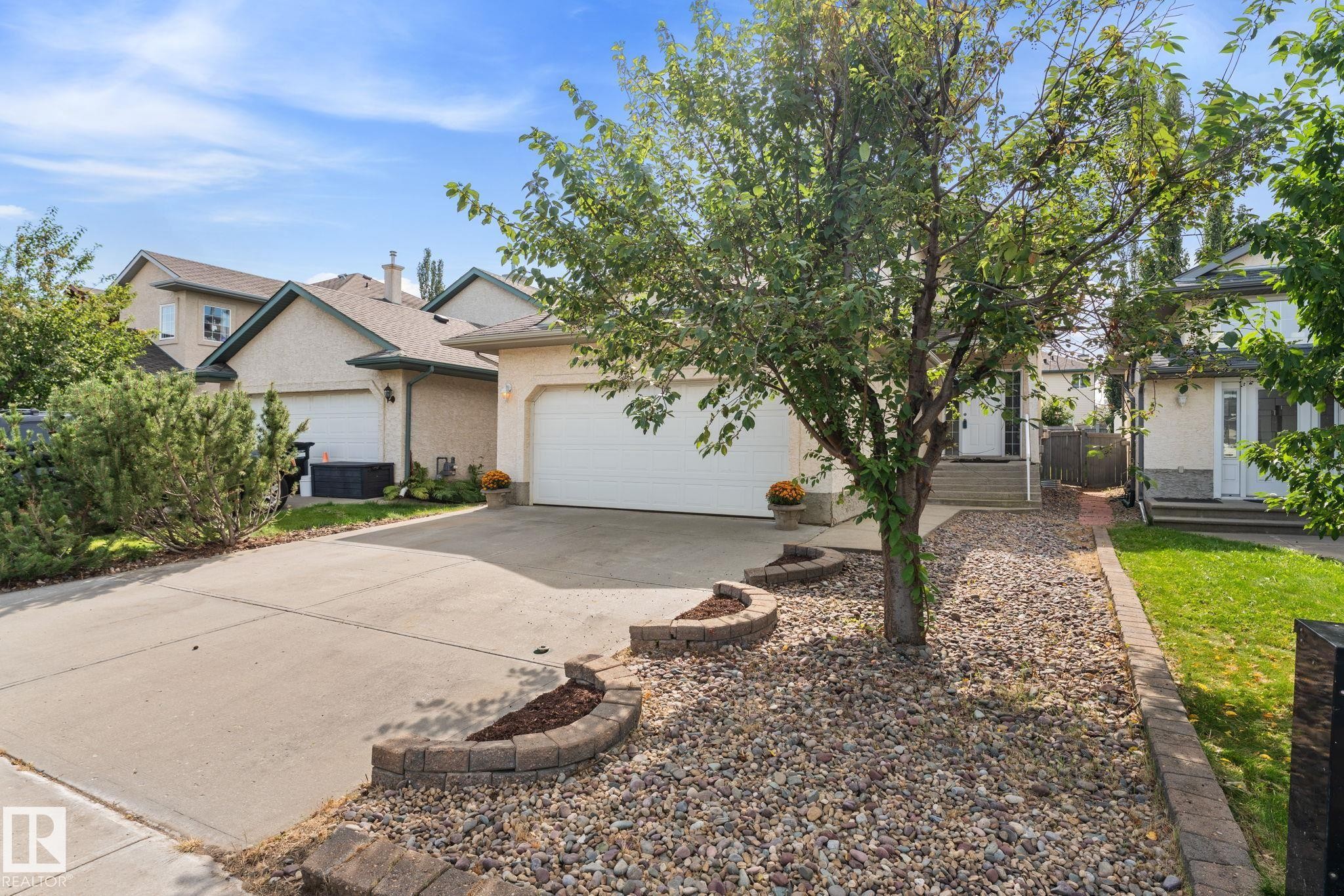 173 Castle Drive Nw, Edmonton, AB - Outdoor