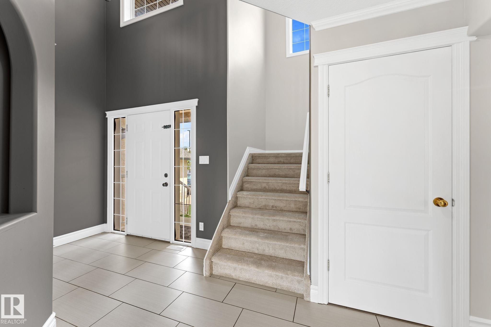173 Castle Drive Nw, Edmonton, AB - Indoor Photo Showing Other Room