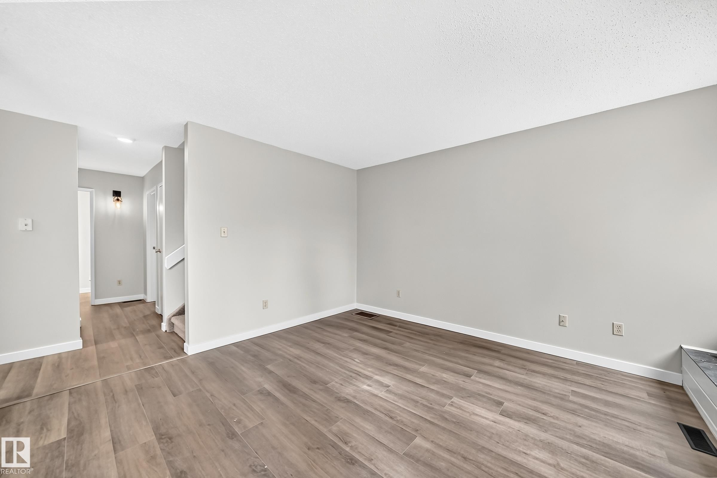 #6 1820 56 St Nw, Edmonton, AB - Indoor Photo Showing Other Room