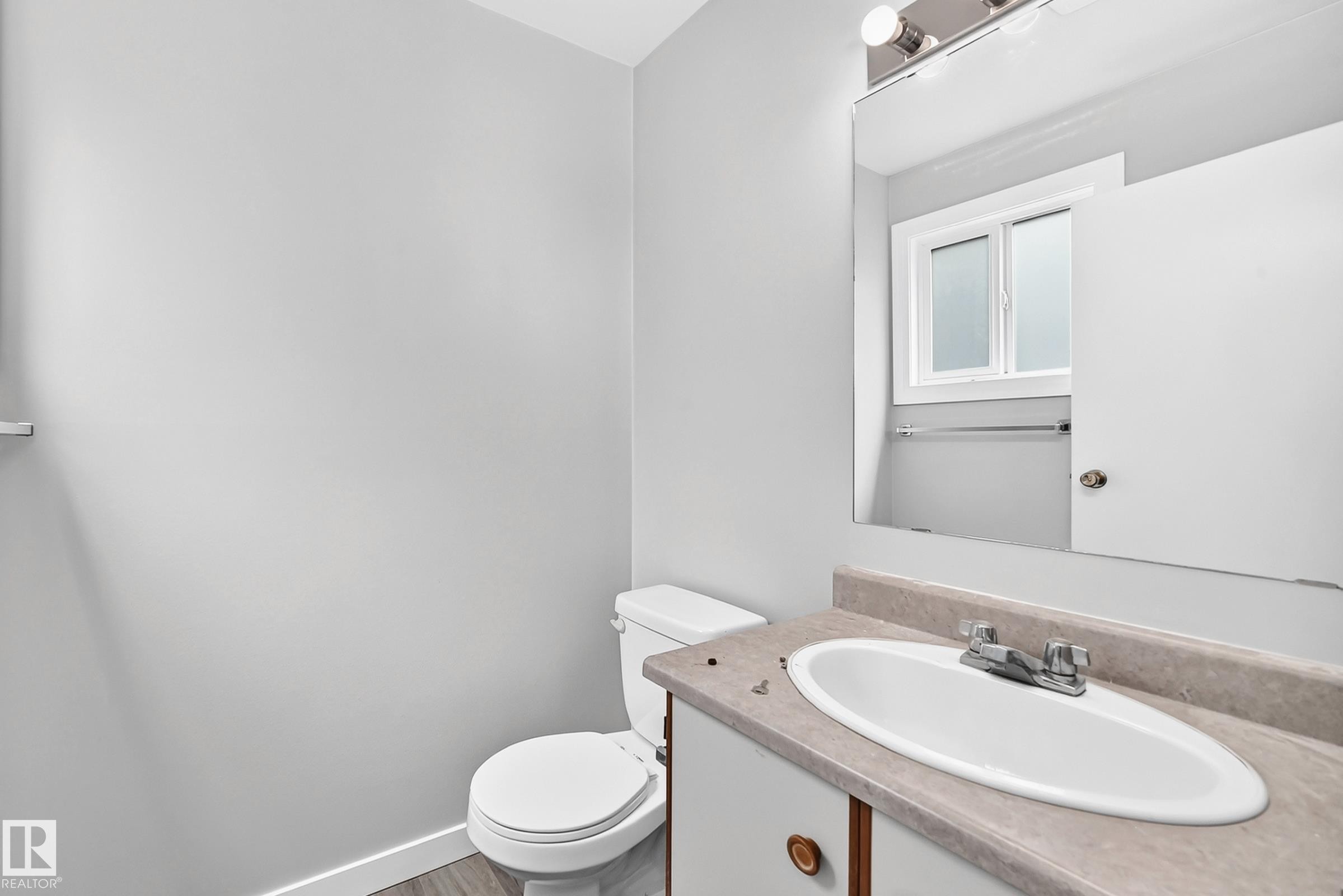 #6 1820 56 St Nw, Edmonton, AB - Indoor Photo Showing Bathroom